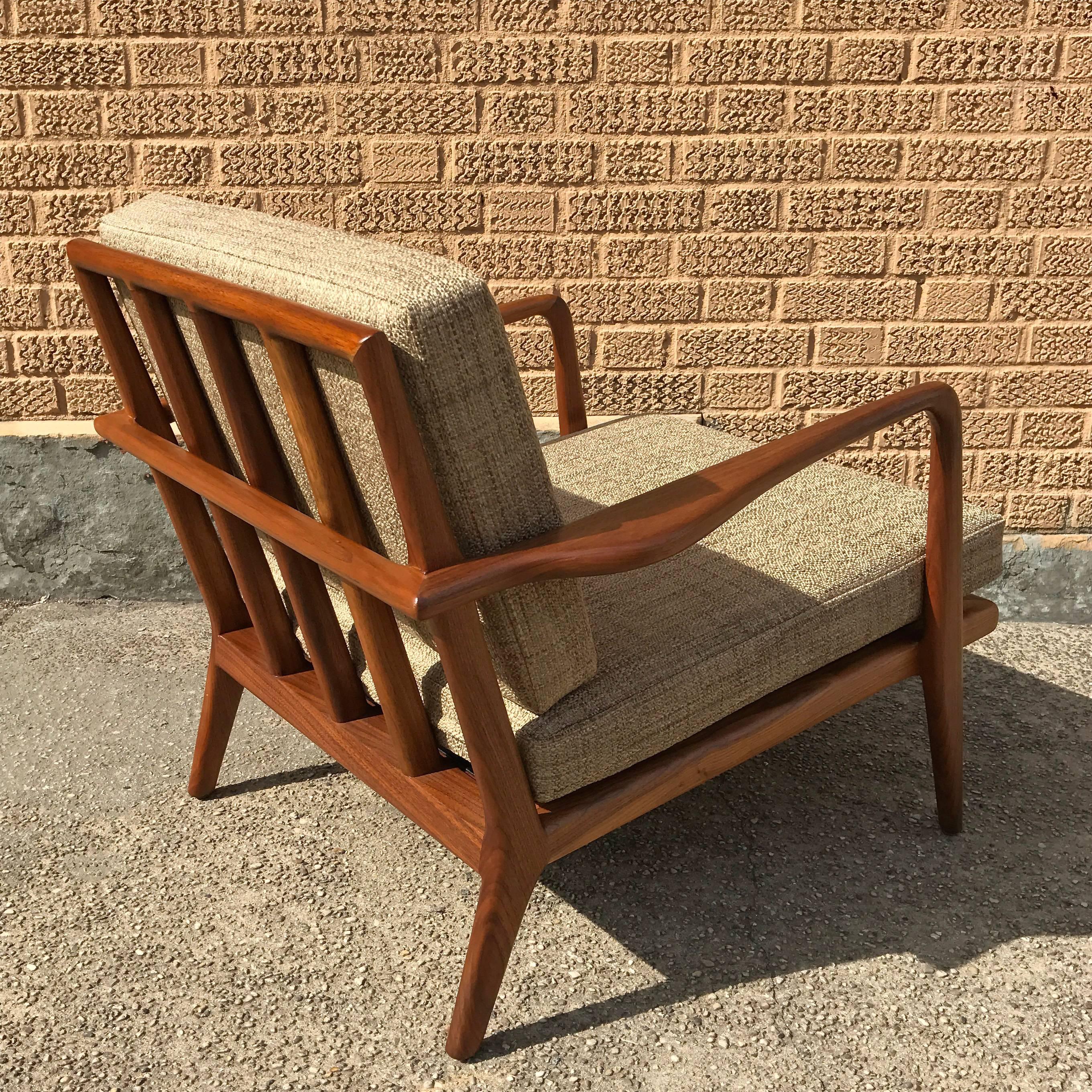 Pair of Mid-Century Modern Walnut Lounge Chairs by Mel Smilow 3