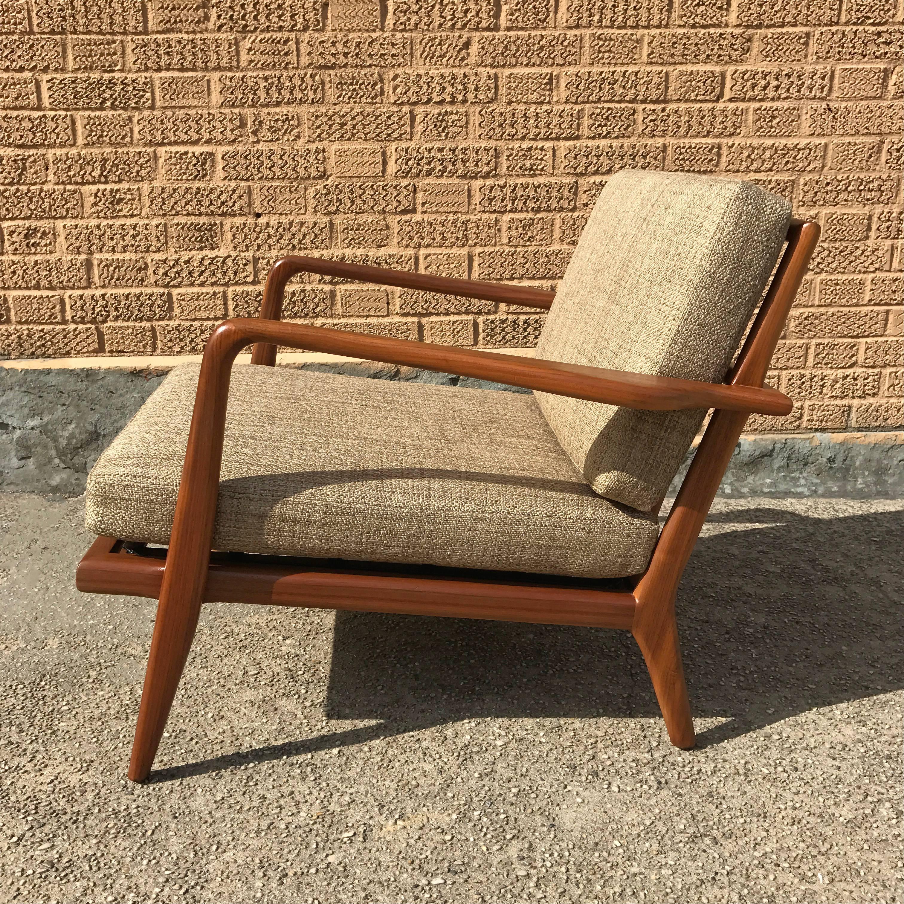 Pair of Mid-Century Modern Walnut Lounge Chairs by Mel Smilow 1