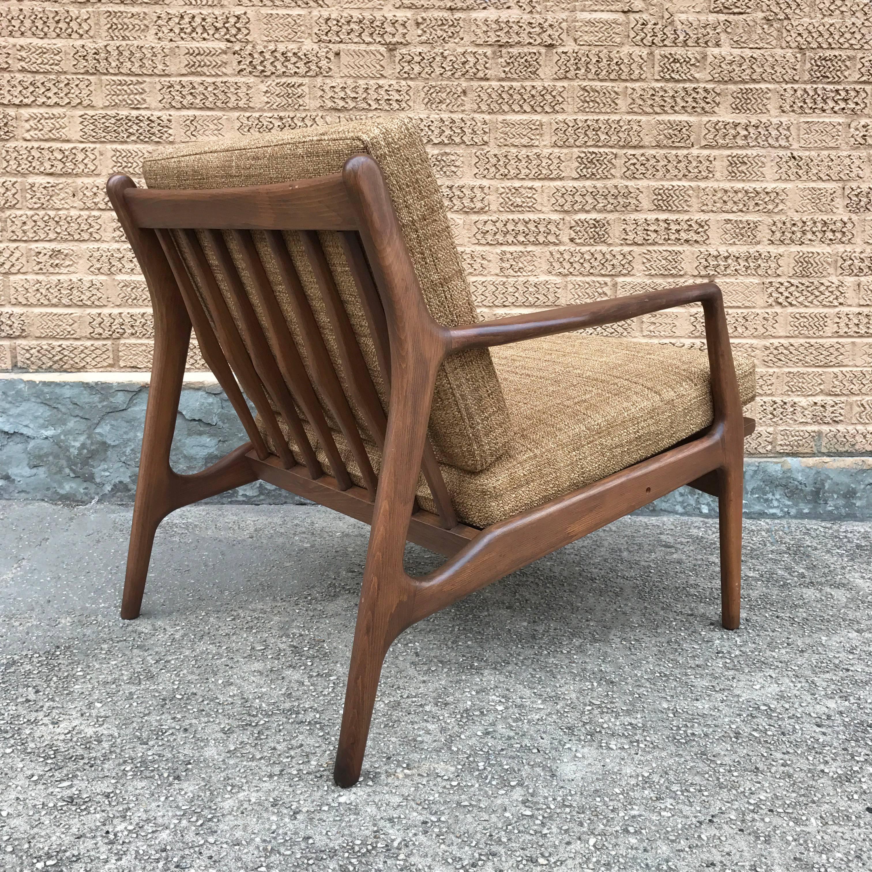 mid century style lounge chair