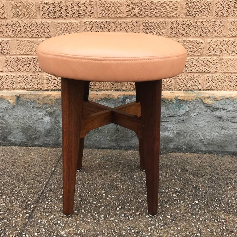 Mid Century Modern Peach Leather And Walnut Vanity Stool At 1stdibs American Mid Century Modern Peach Leather And Walnut Vanity Stool For