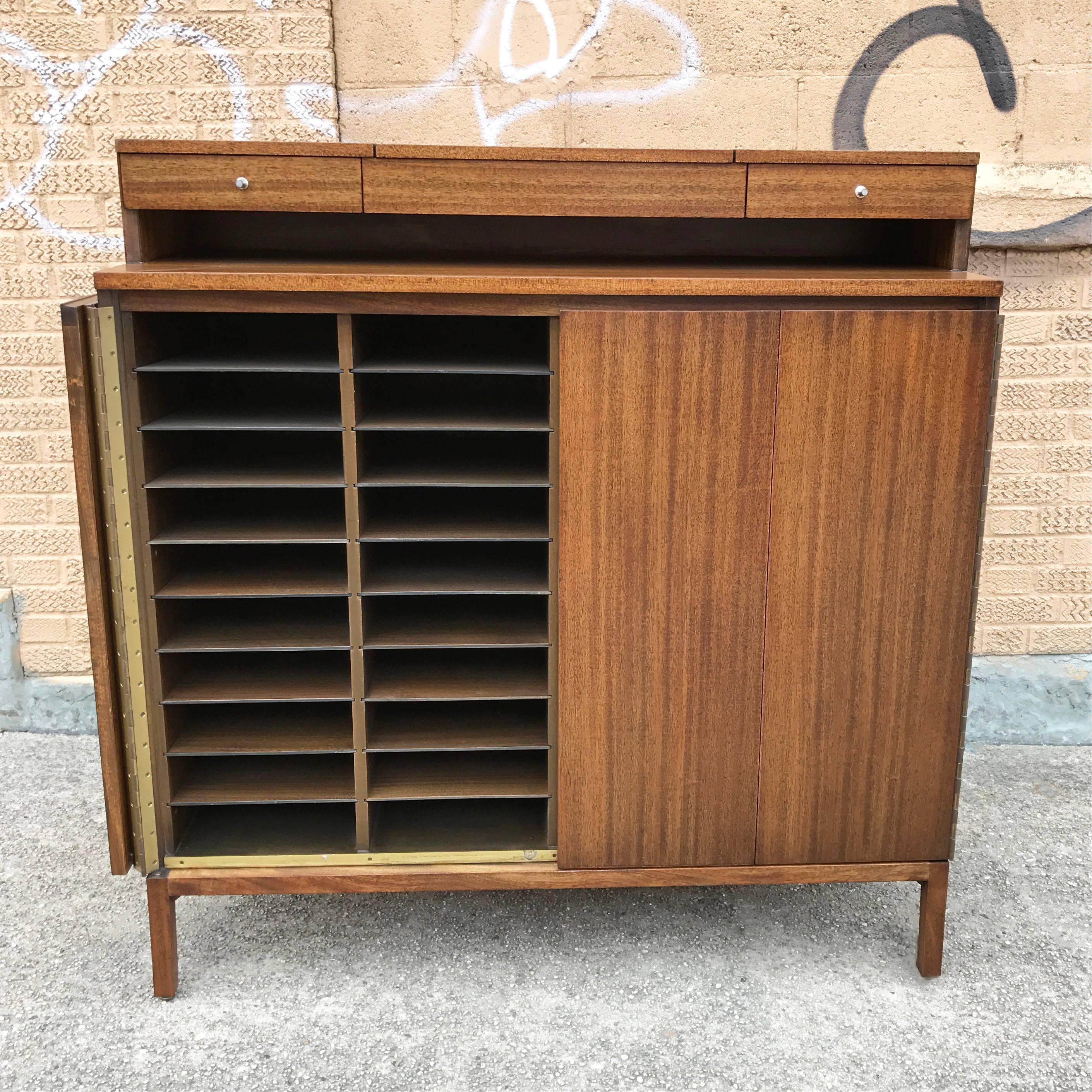 Tall Gentleman's Chest Dresser by Paul McCobb for Calvin the Irwin Collection In Excellent Condition In Brooklyn, NY