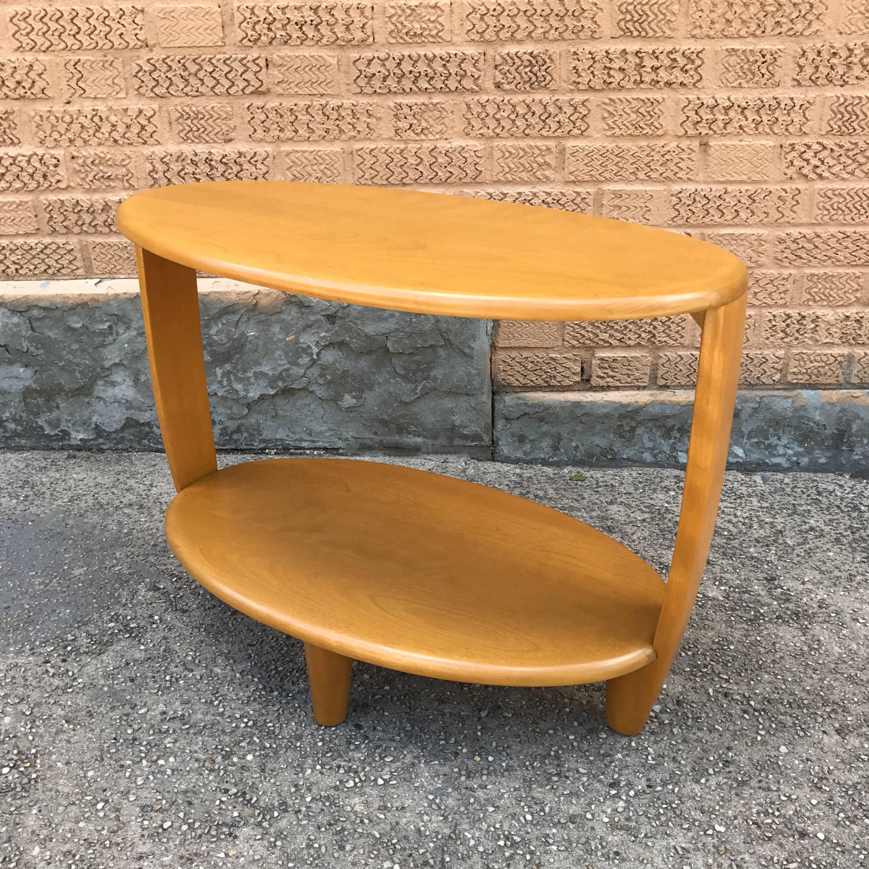 Classic Mid-Century tiered maple side or end table by Heywood Wakefield.
    