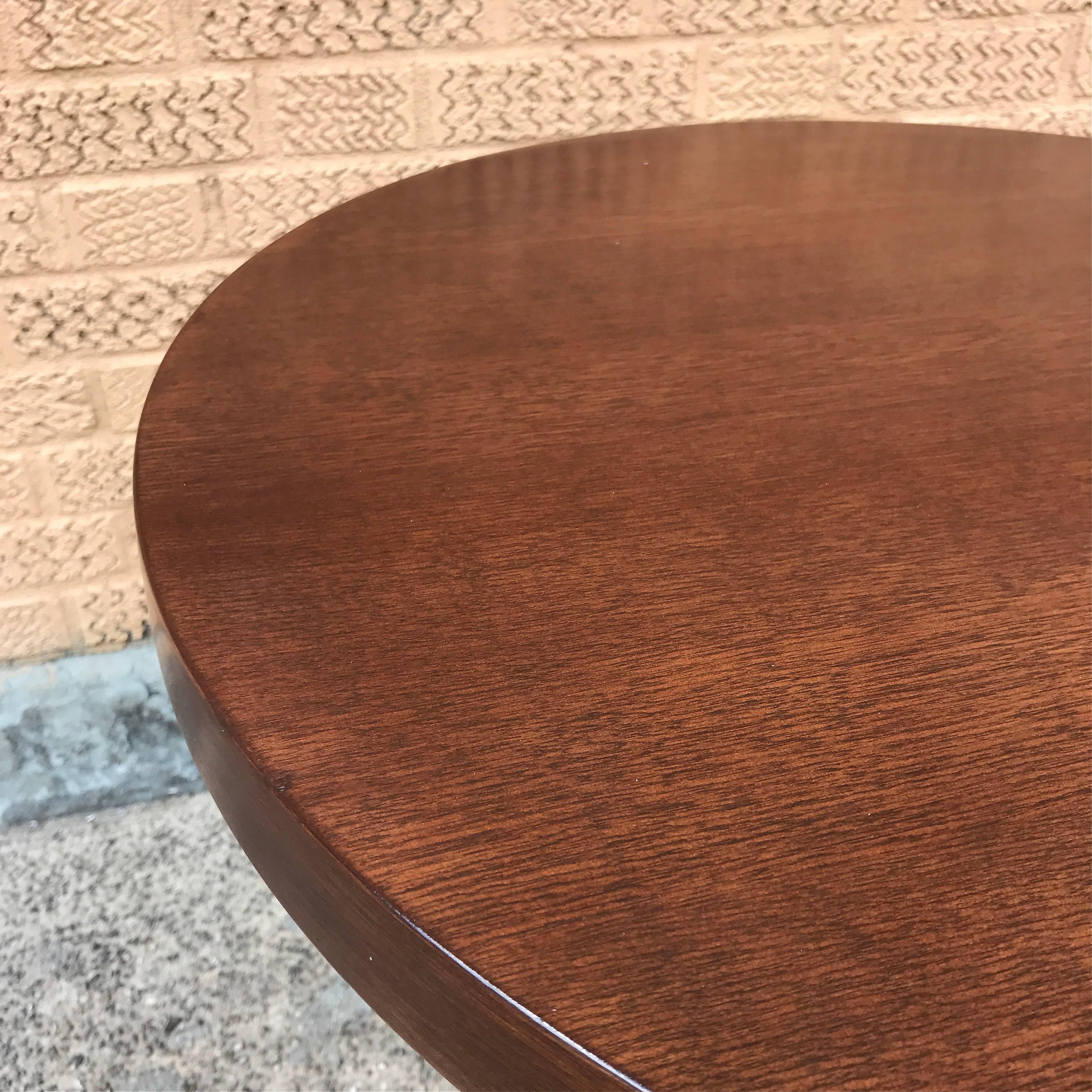 Mid-Century Mahogany Pedestal Centre Table In Good Condition In Brooklyn, NY