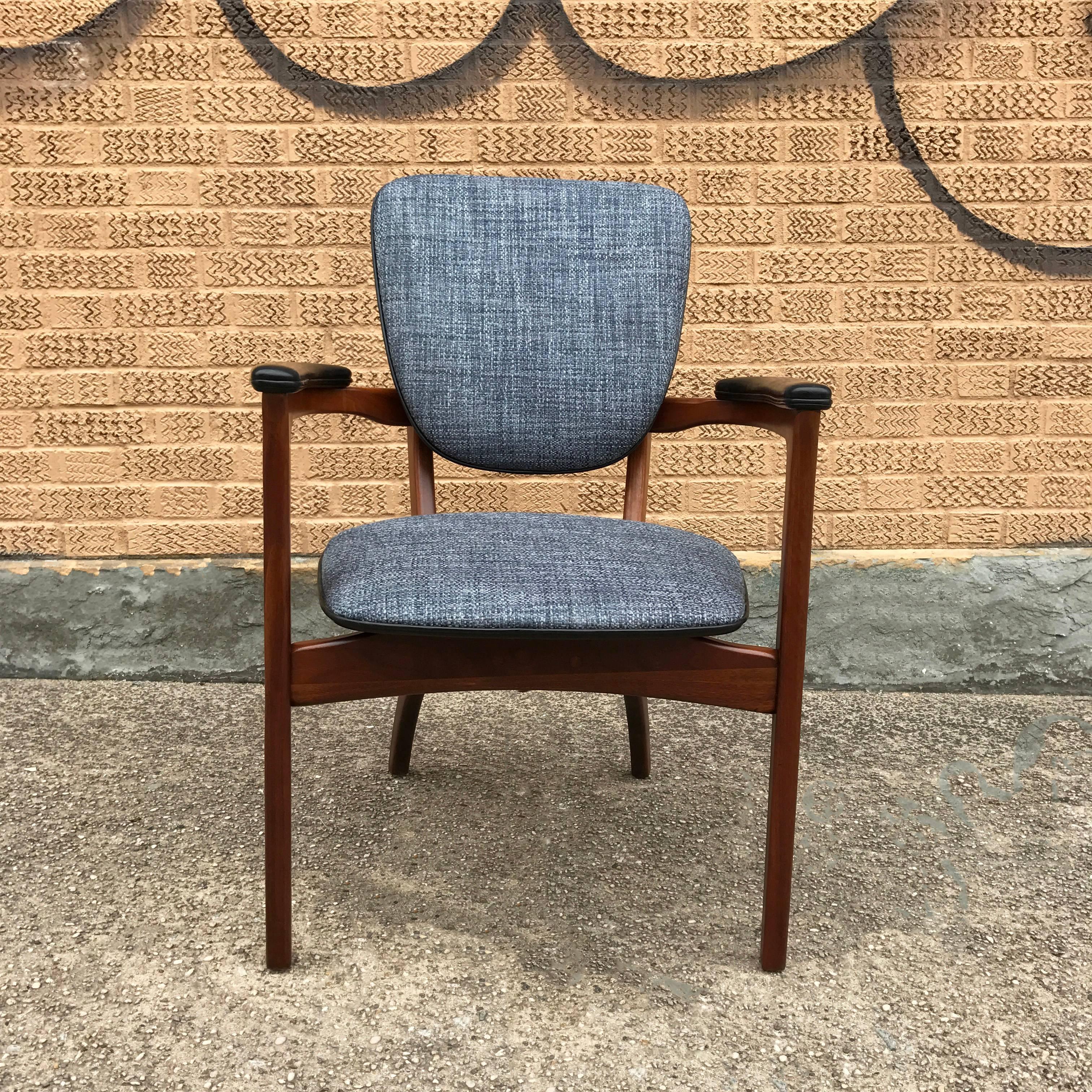 Mid-Century Modern Sculptural Walnut Armchair by Adrian Pearsall For Sale