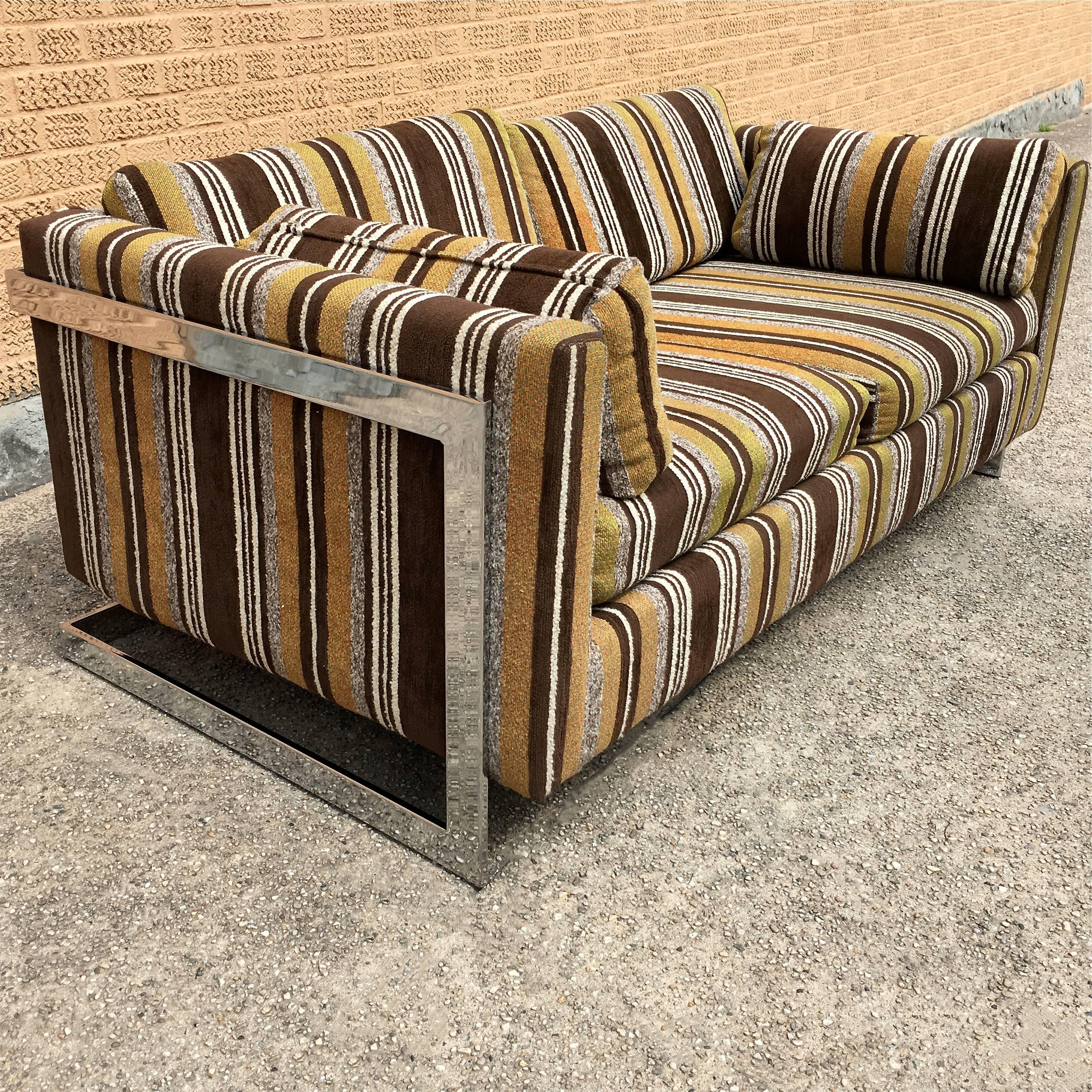 Mid-Century Modern, 1970s, chrome flat bar, loveseat sofa by Milo Baughman in it’s original striped woven blend upholstery in excellent condition.
