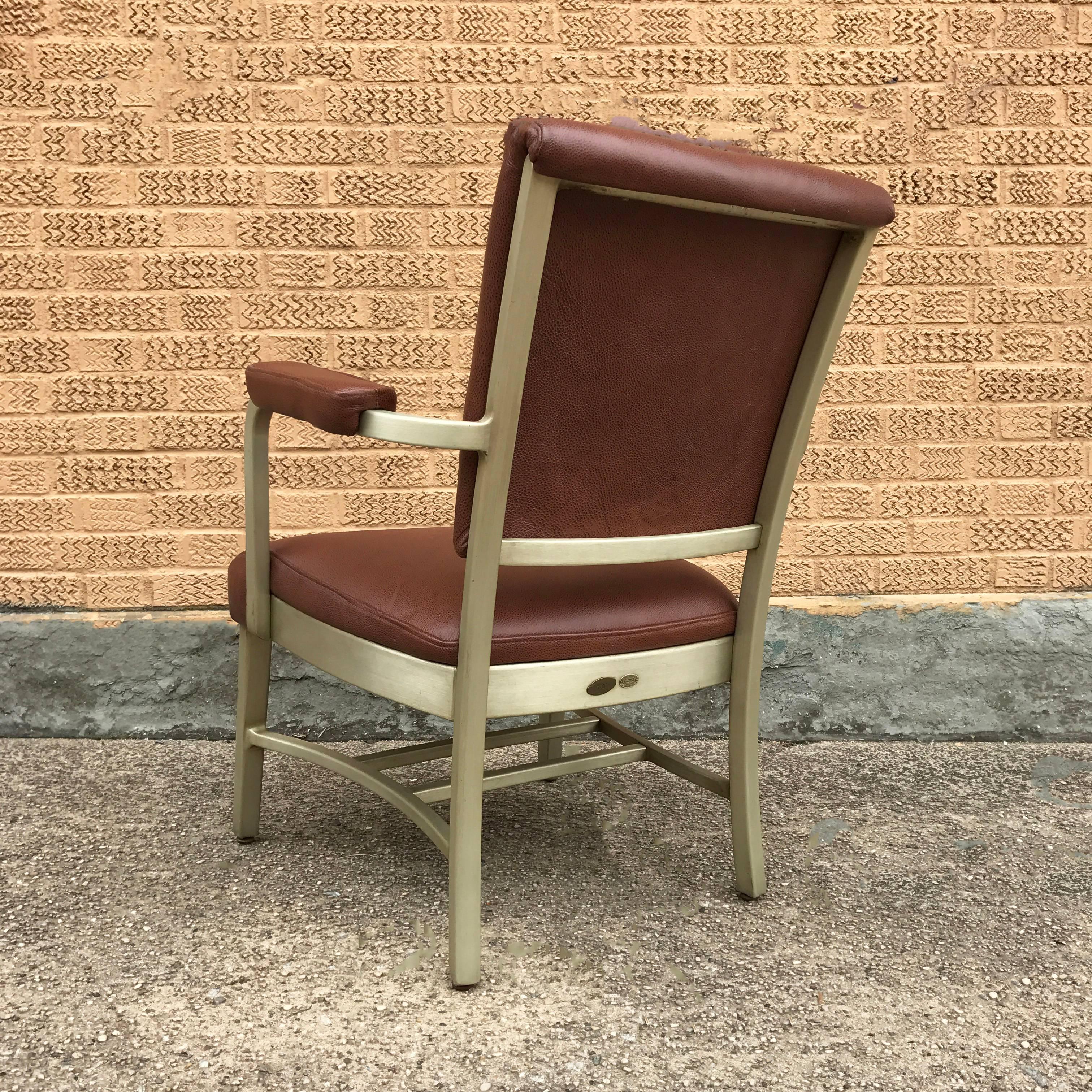 Sessel aus Leder und Aluminium aus der Jahrhundertmitte von GoodForm (Moderne der Mitte des Jahrhunderts) im Angebot