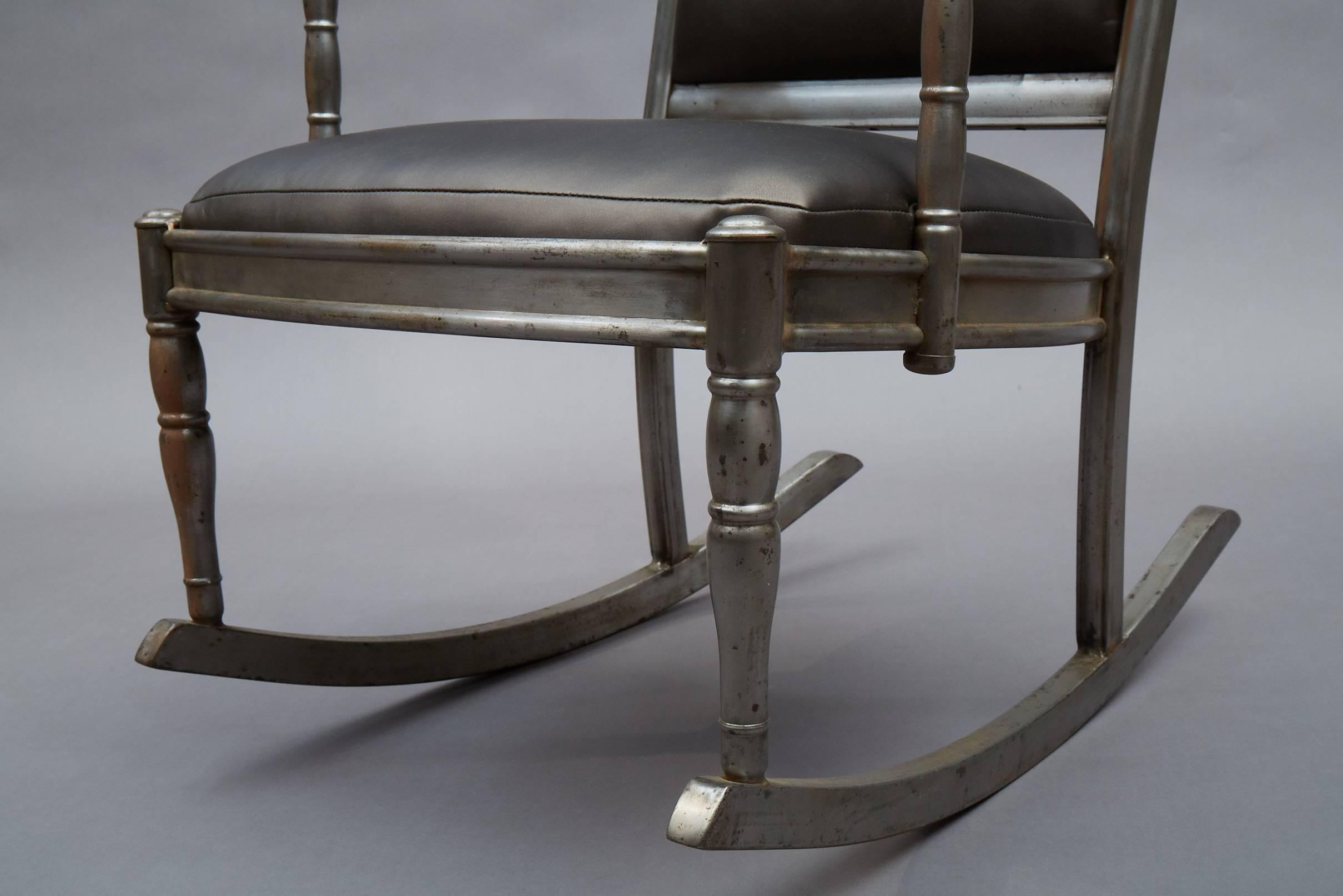Simmons Brushed Steel and Gunmetal Vinyl Rocking Chair In Excellent Condition For Sale In Brooklyn, NY