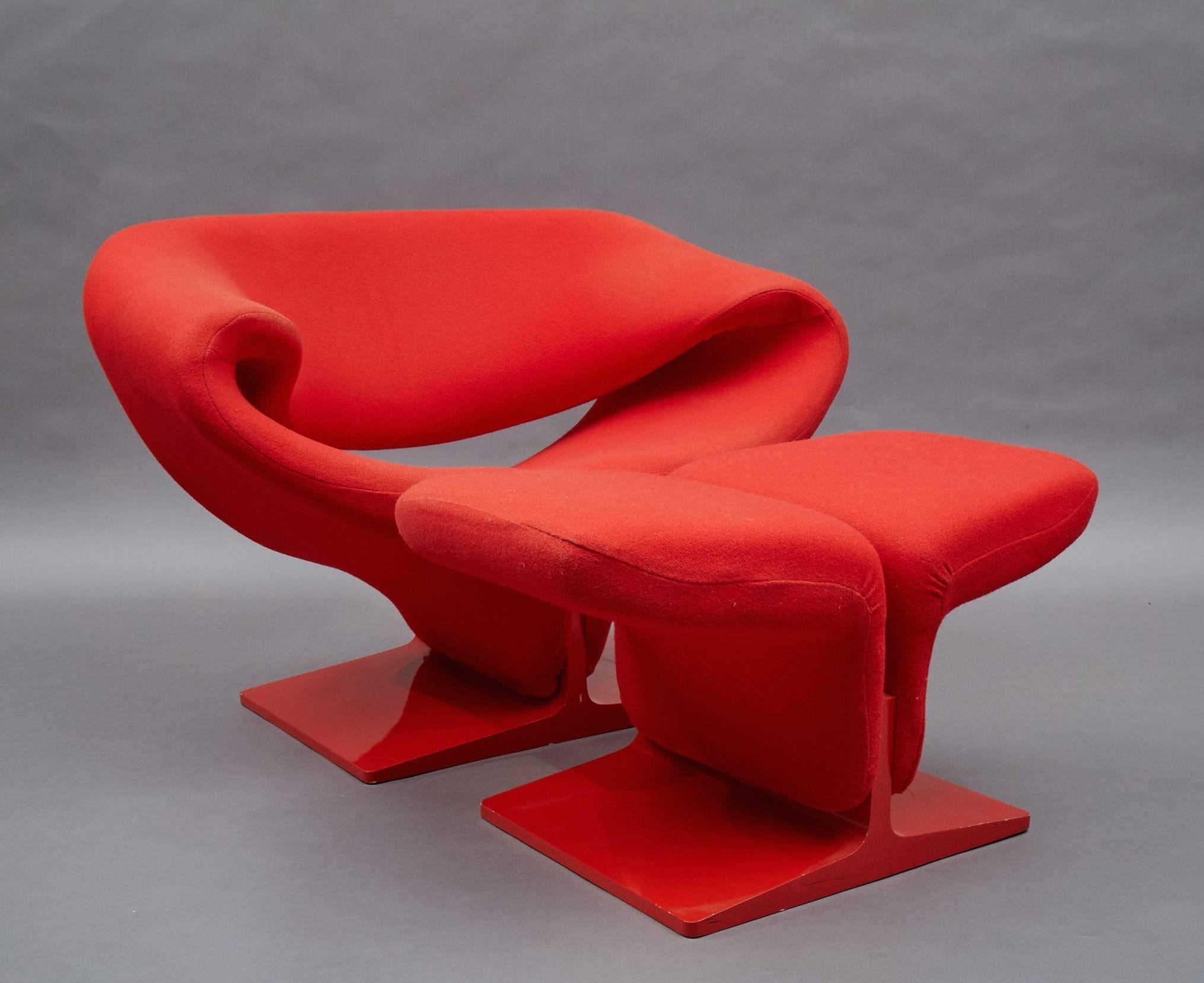 ribbon lounge chair