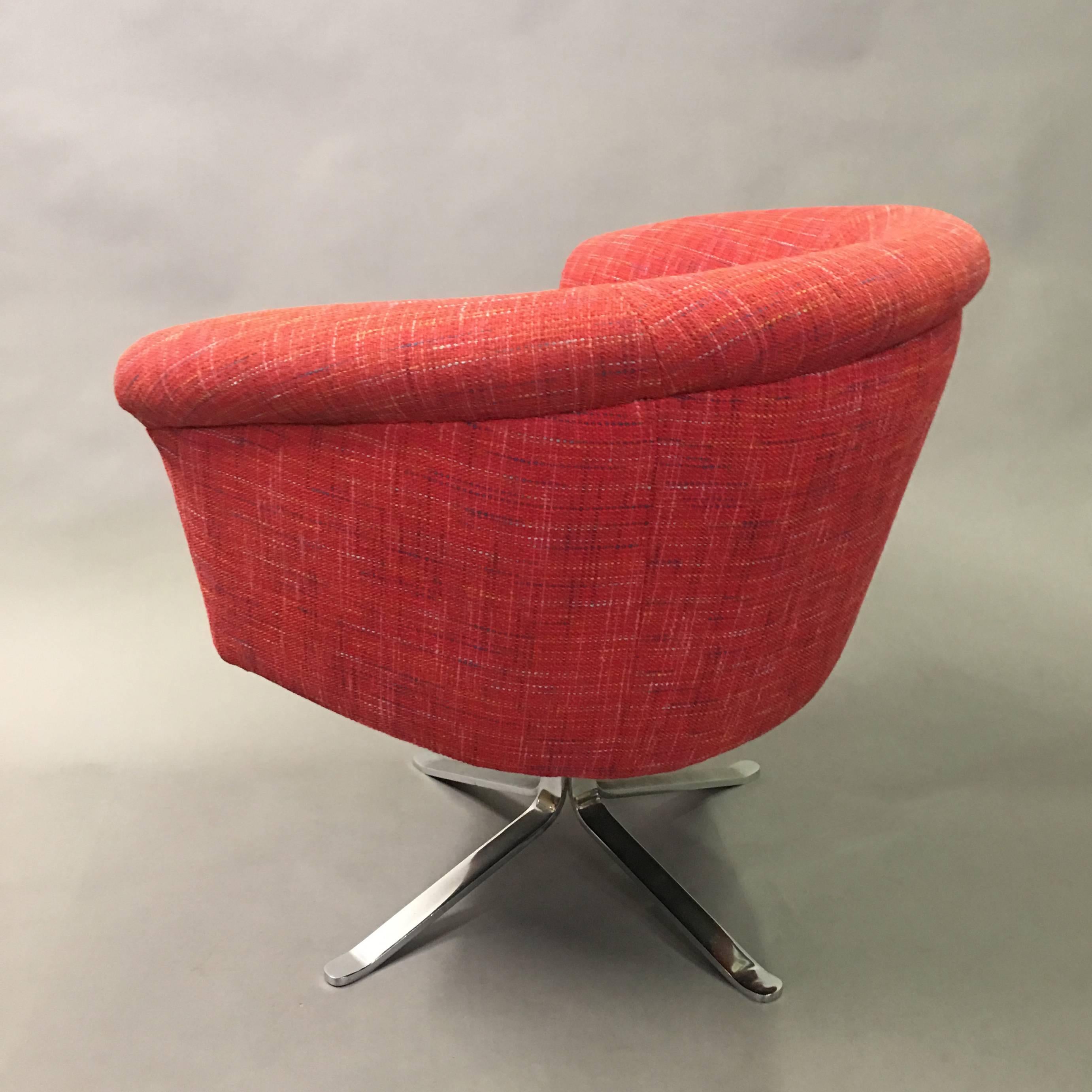 Nicos Zographos Modern Swivel Barrel Chair In Good Condition In Brooklyn, NY