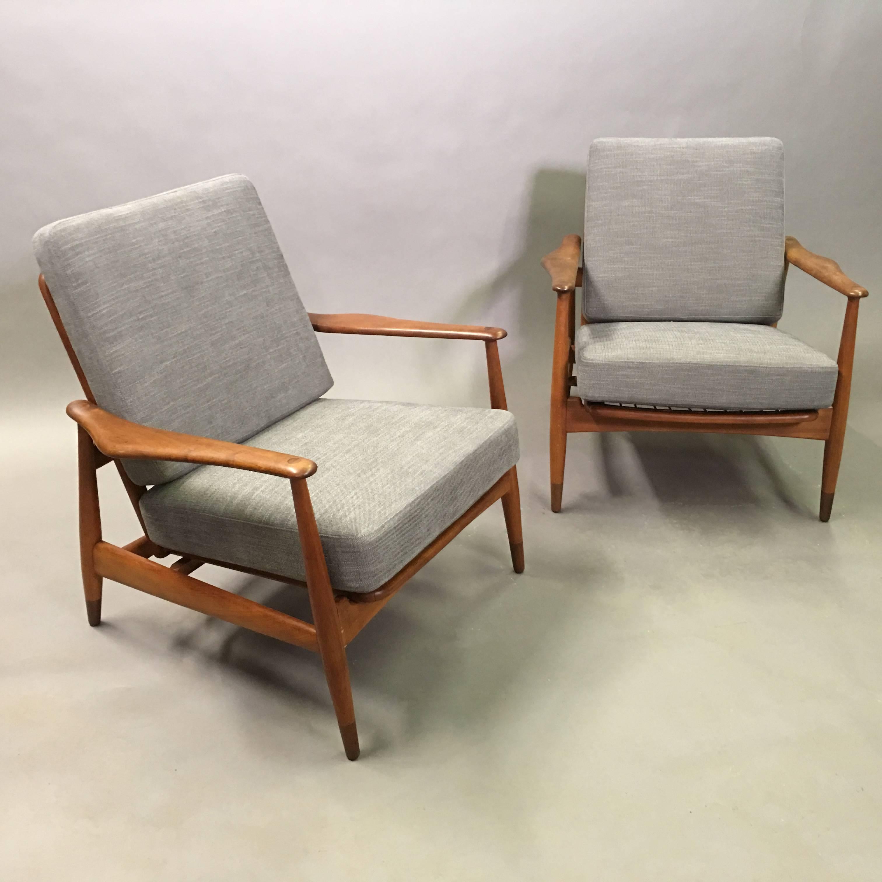 Pair of Danish modern, lounge chairs designed by Finn Juhl for John Stuart with newly restored chestnut frames and newly upholstered cushions in medium gray cotton linen blend.