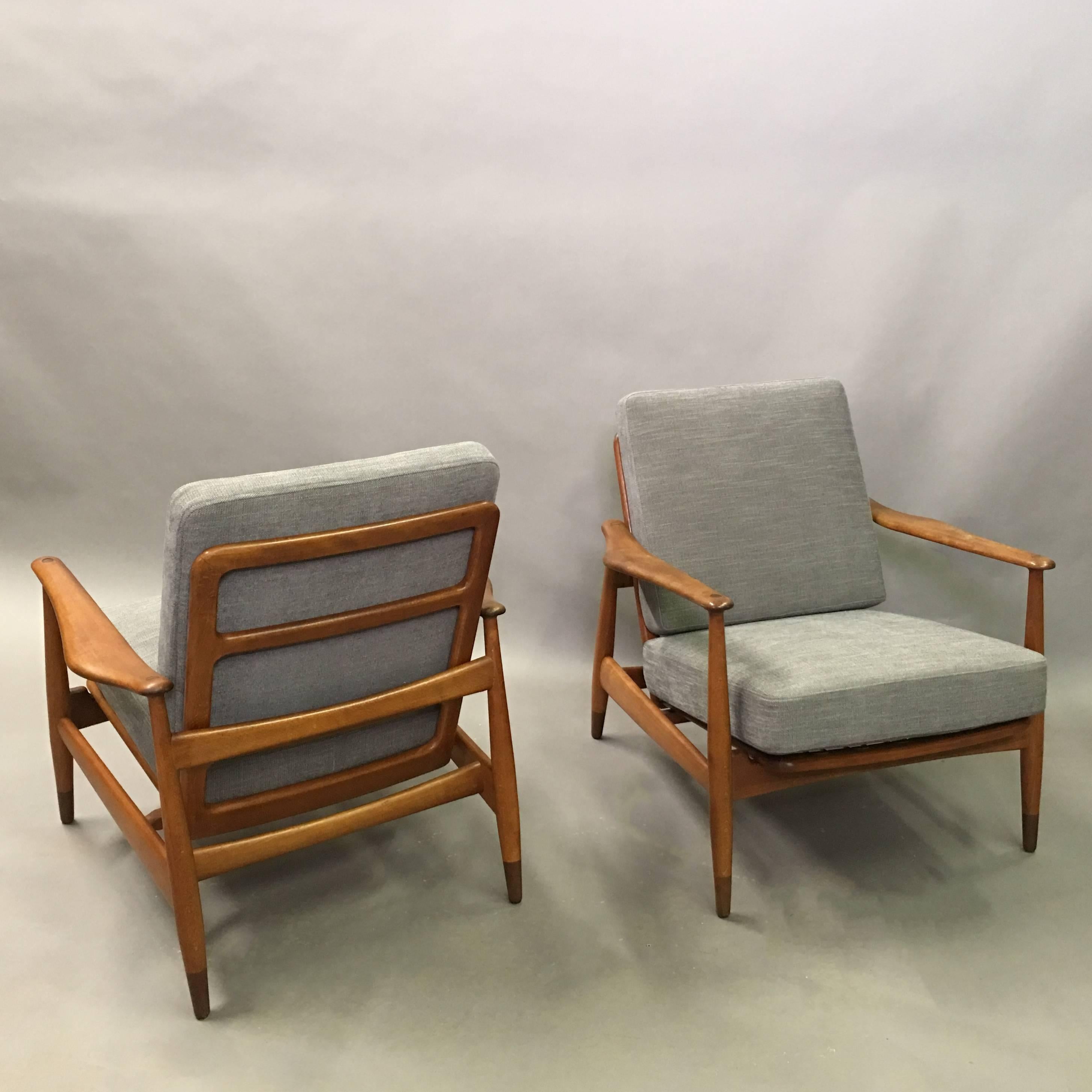 Pair of Danish Modern Lounge Chairs by Finn Juhl for John Stuart In Excellent Condition In Brooklyn, NY