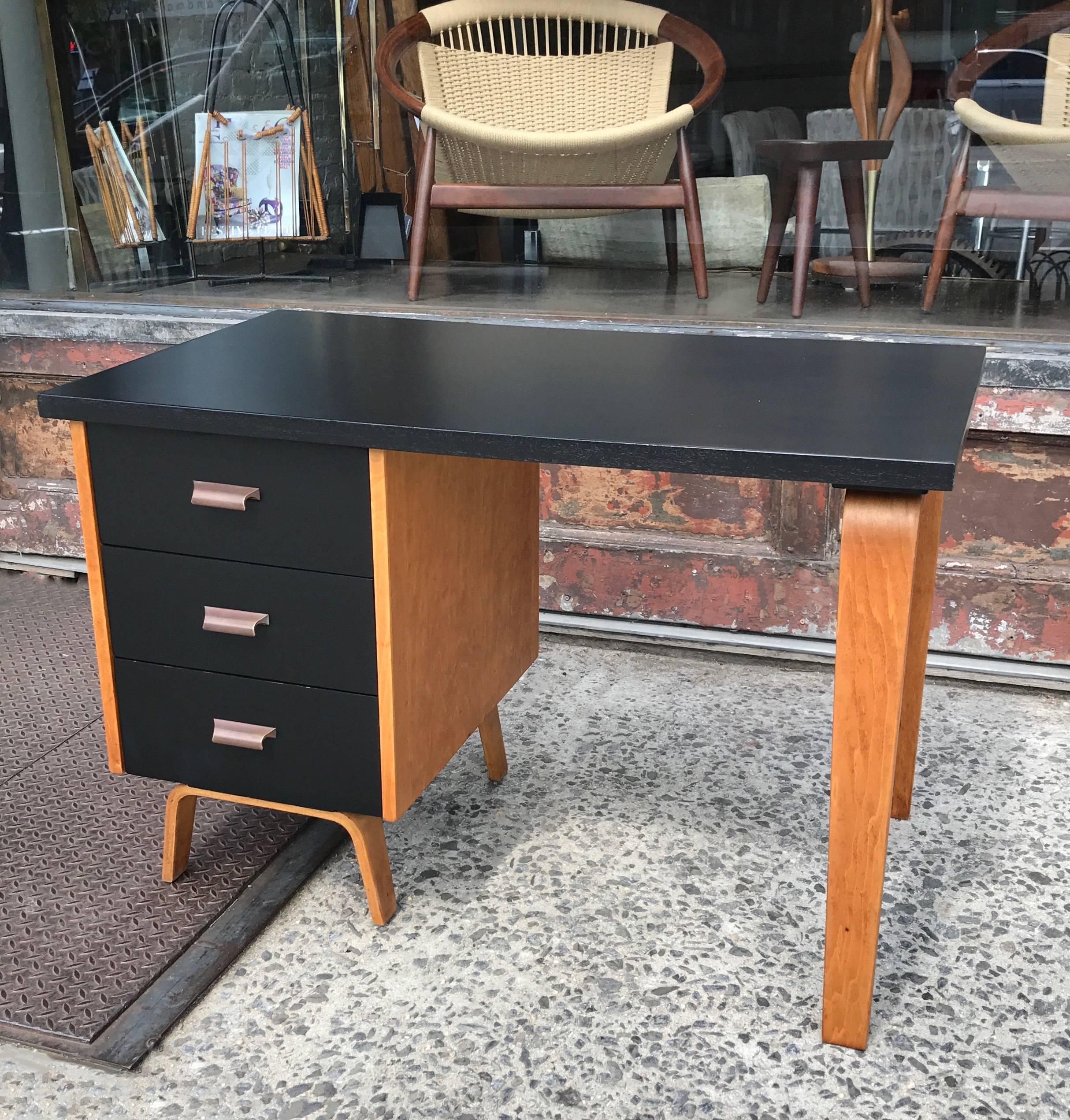 American Mid-Century Modern Two-Tone Lacquered Clifford Pascoe Maple Bentwood Desk