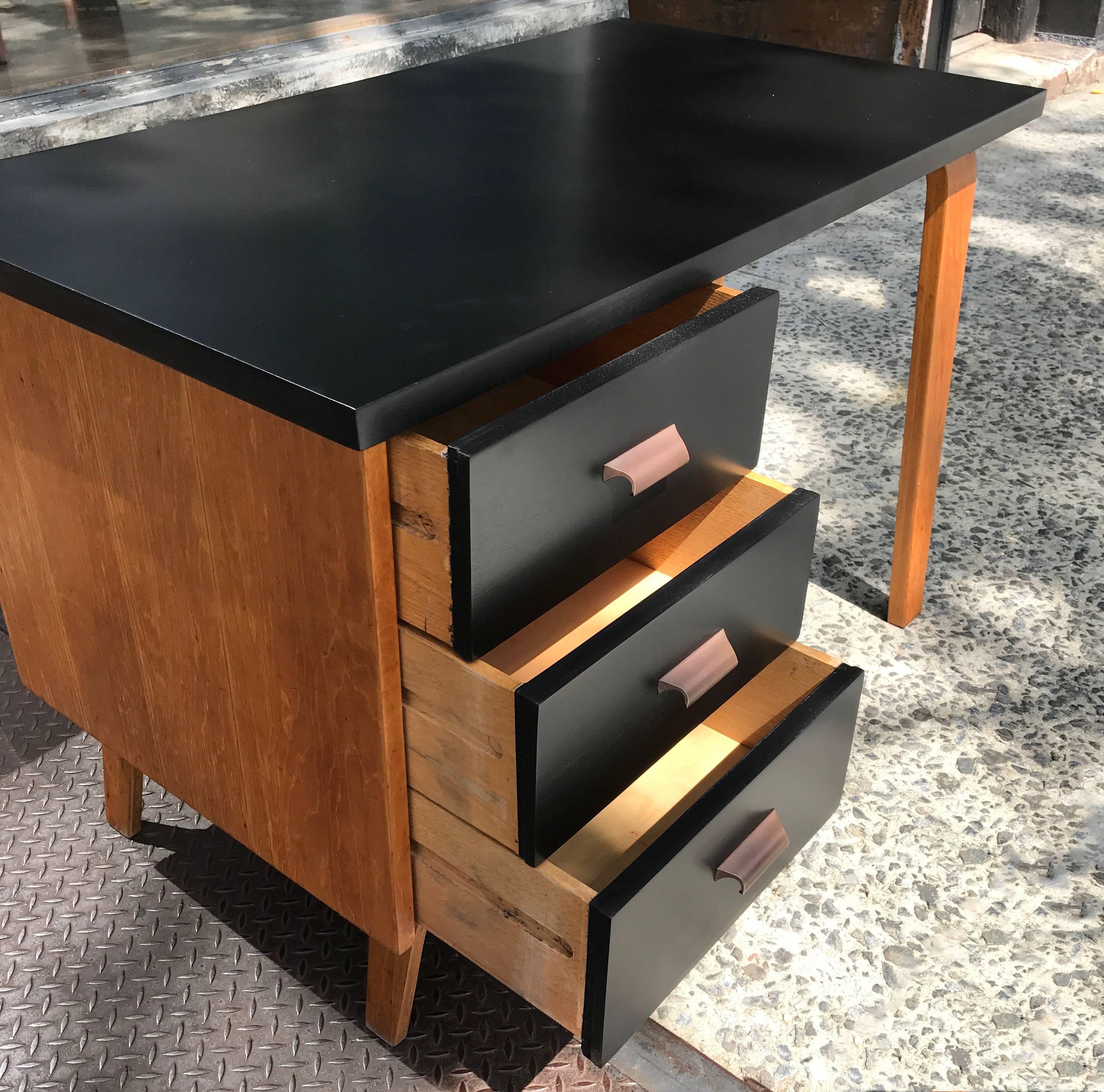 Mid-Century Modern Two-Tone Lacquered Clifford Pascoe Maple Bentwood Desk 1