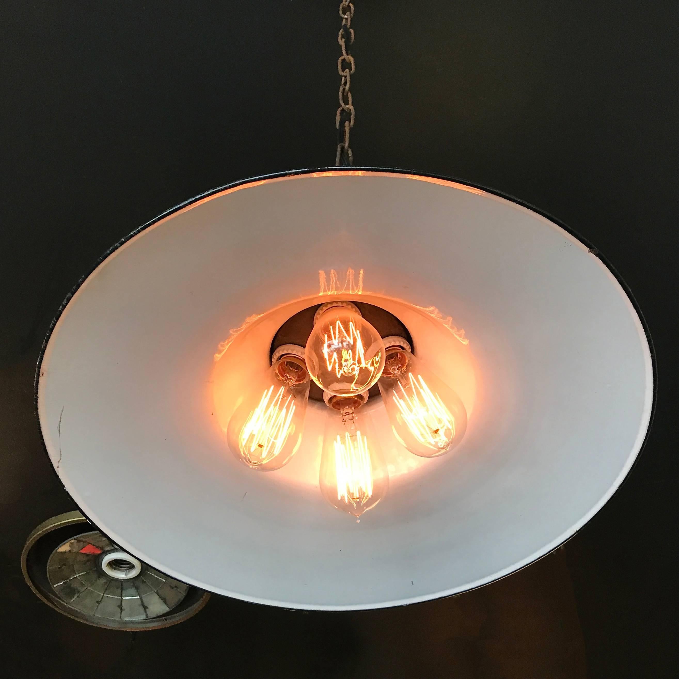 Original Industrial White Enamel Steel Machine Shop Pendant Light In Excellent Condition In Brooklyn, NY