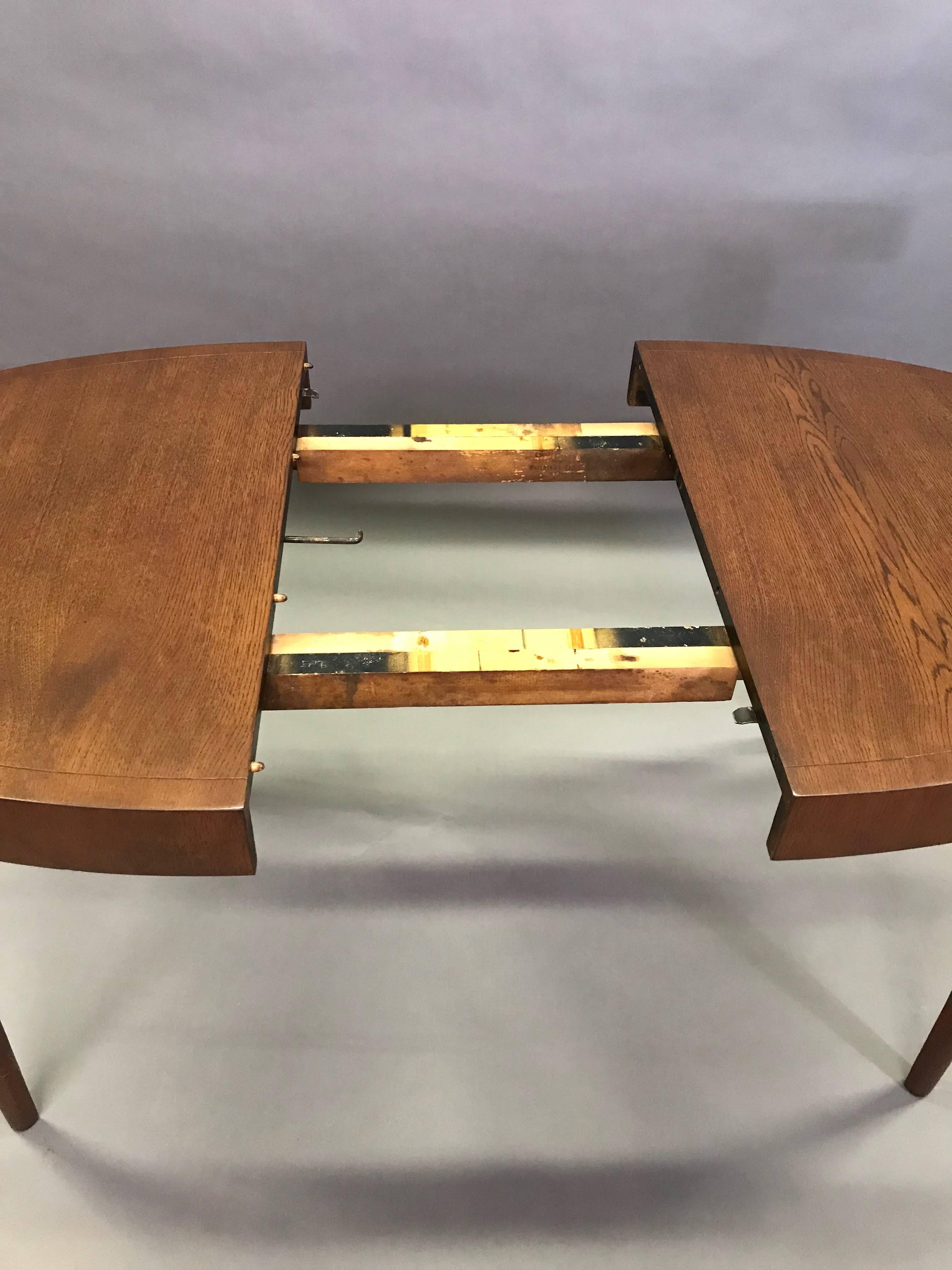 Mid Century Oval Oak Extension Dining Table In Excellent Condition In Brooklyn, NY