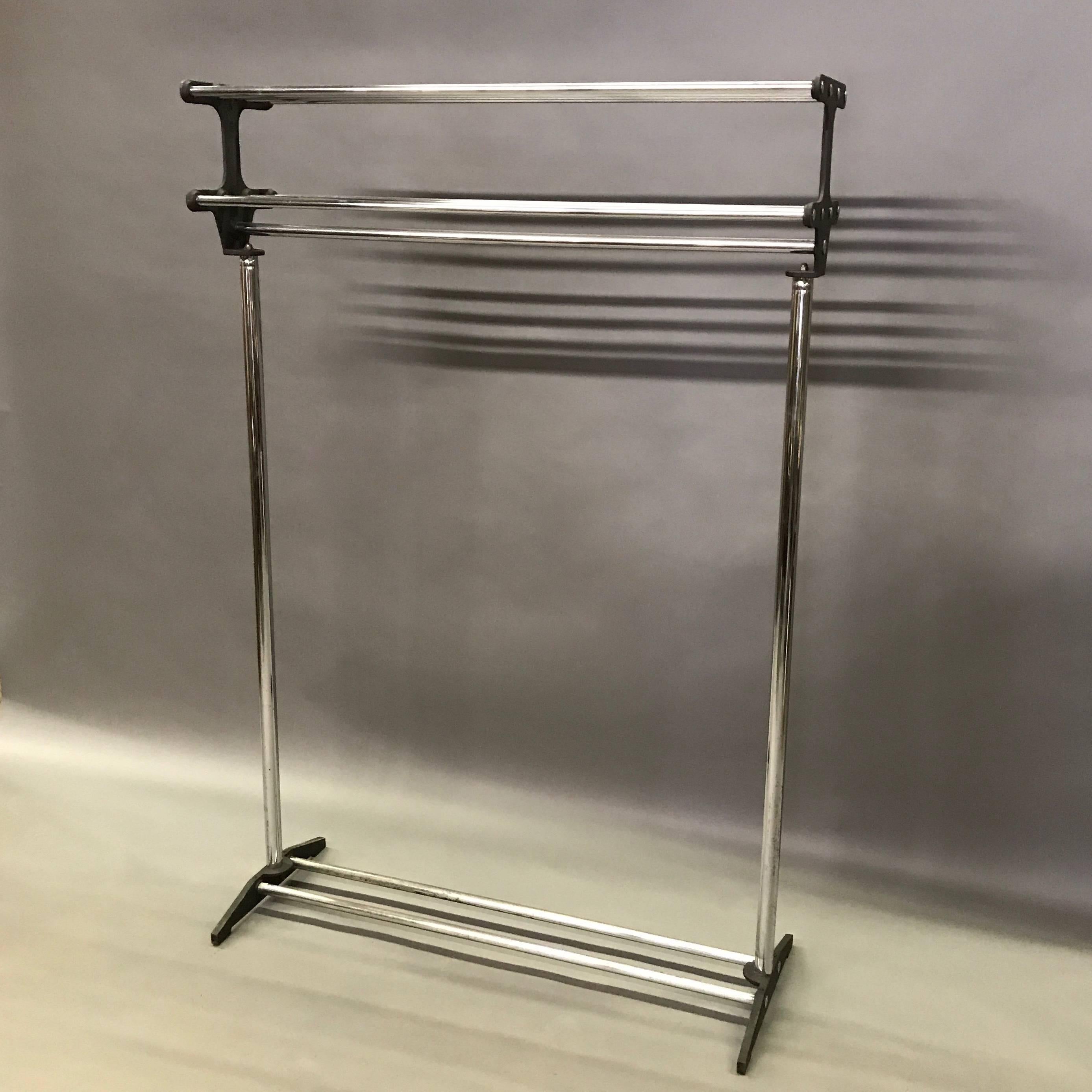 Mid-20th century, Art Deco style, streamlined, tubular chrome and painted steel coat rack features double-barred coat hanging with slatted chrome shelving above for bags and hats. The first shelf is 64