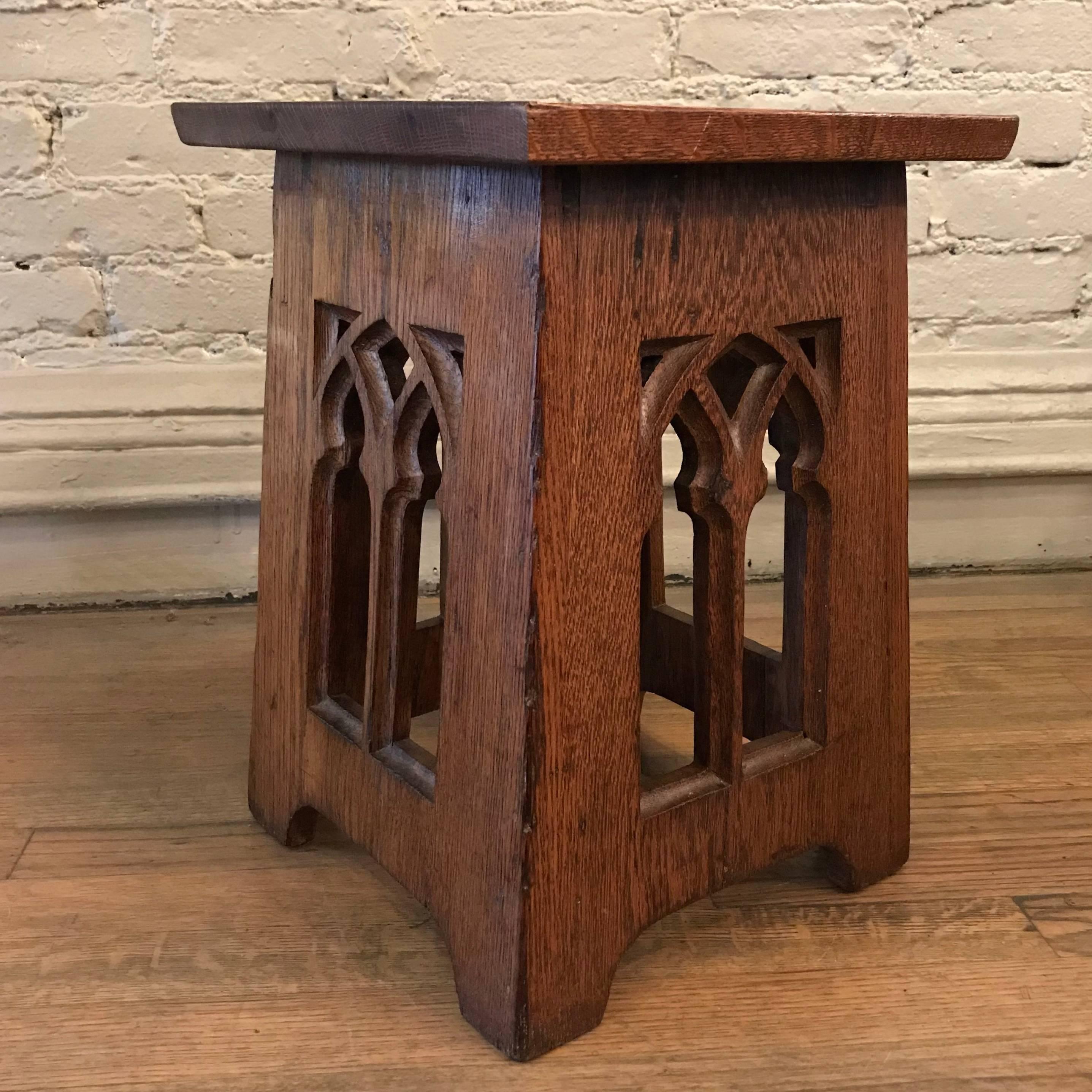 Gothic Carved Oak Cathedral Window Detail Church Stool In Excellent Condition In Brooklyn, NY