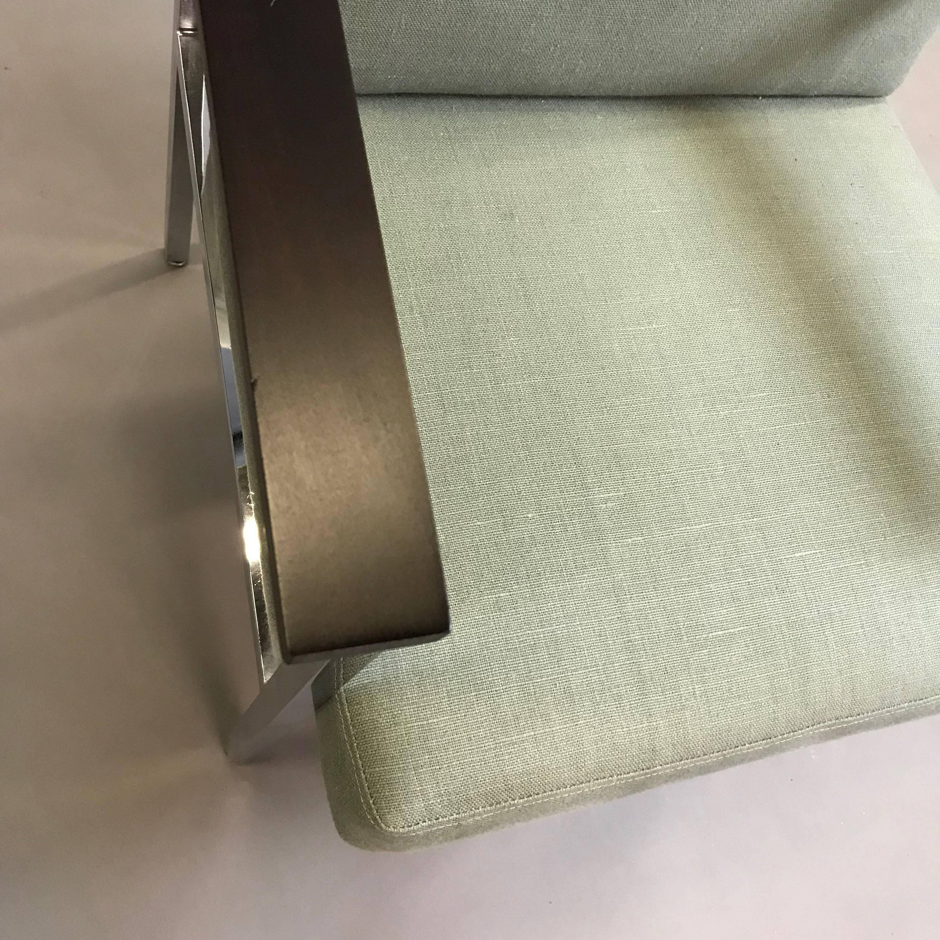Mid-Century Modern Upholstered Chrome Armchair For Sale 2