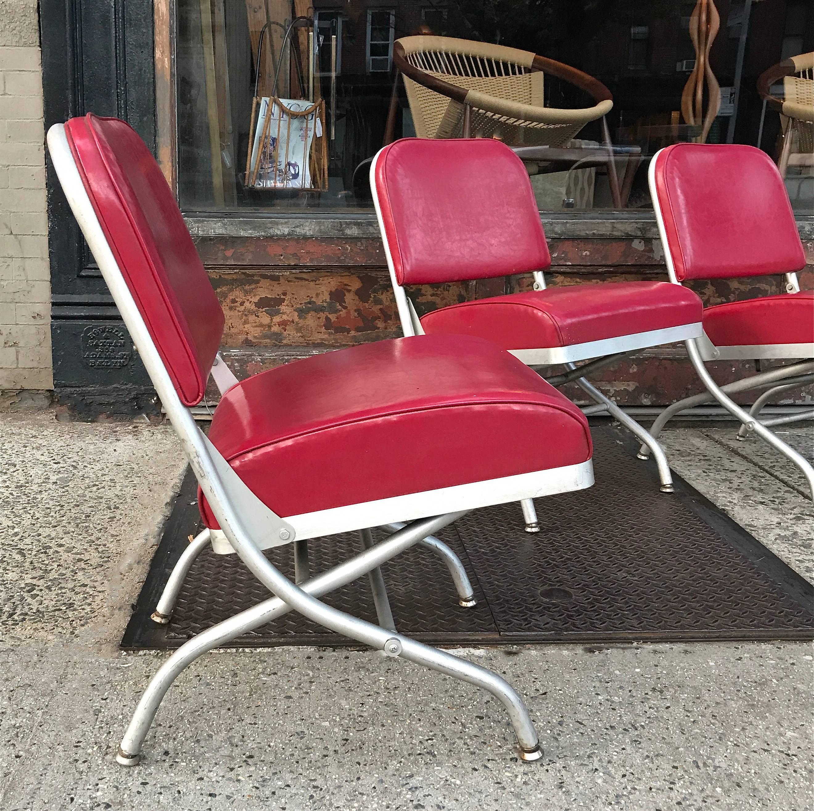 Warren McArthur Folding Aluminium and Vinyl Theater Chairs In Good Condition In Brooklyn, NY