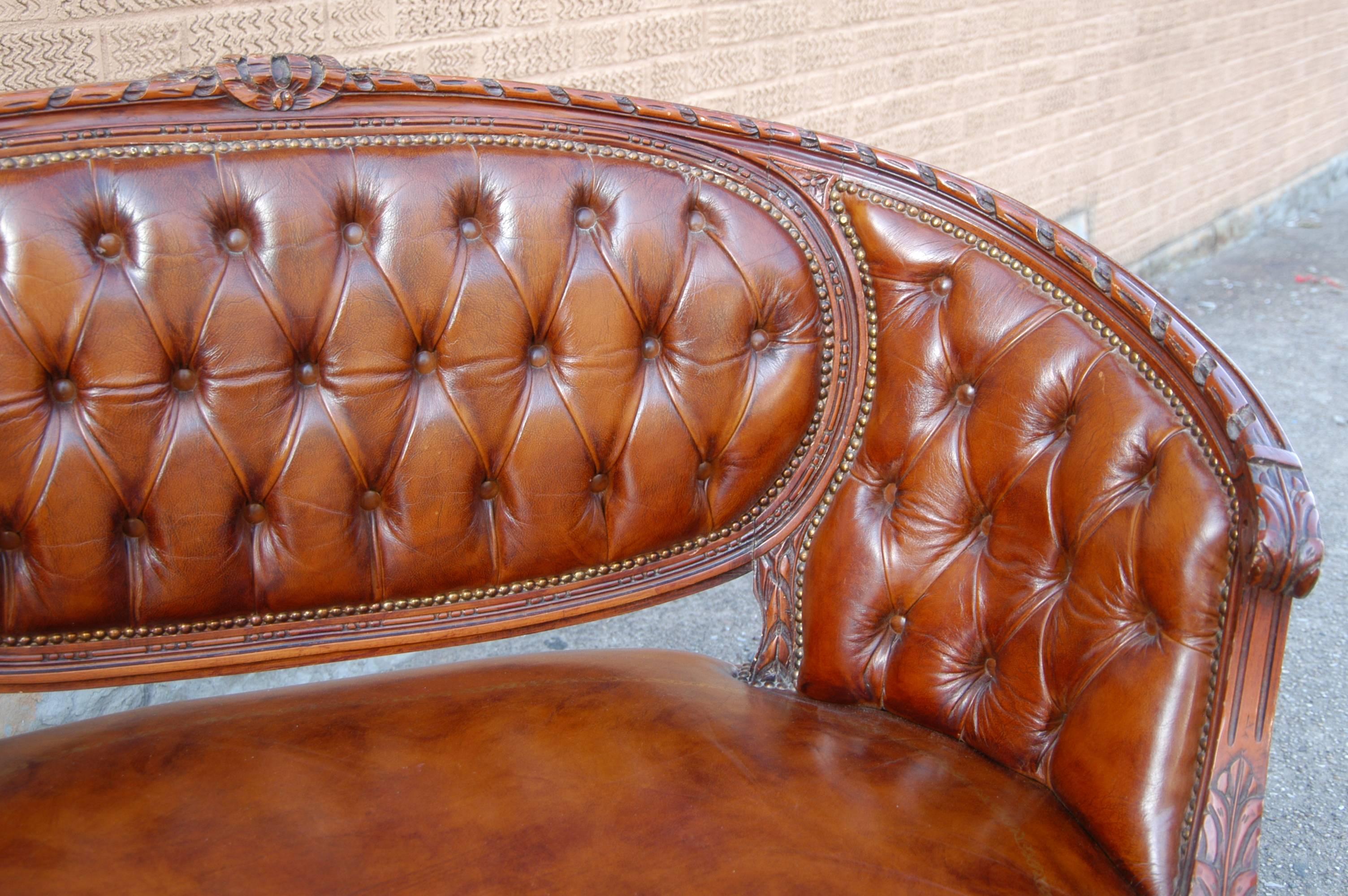 Pair of Italian Leather Tufted Settees In Good Condition In Brooklyn, NY
