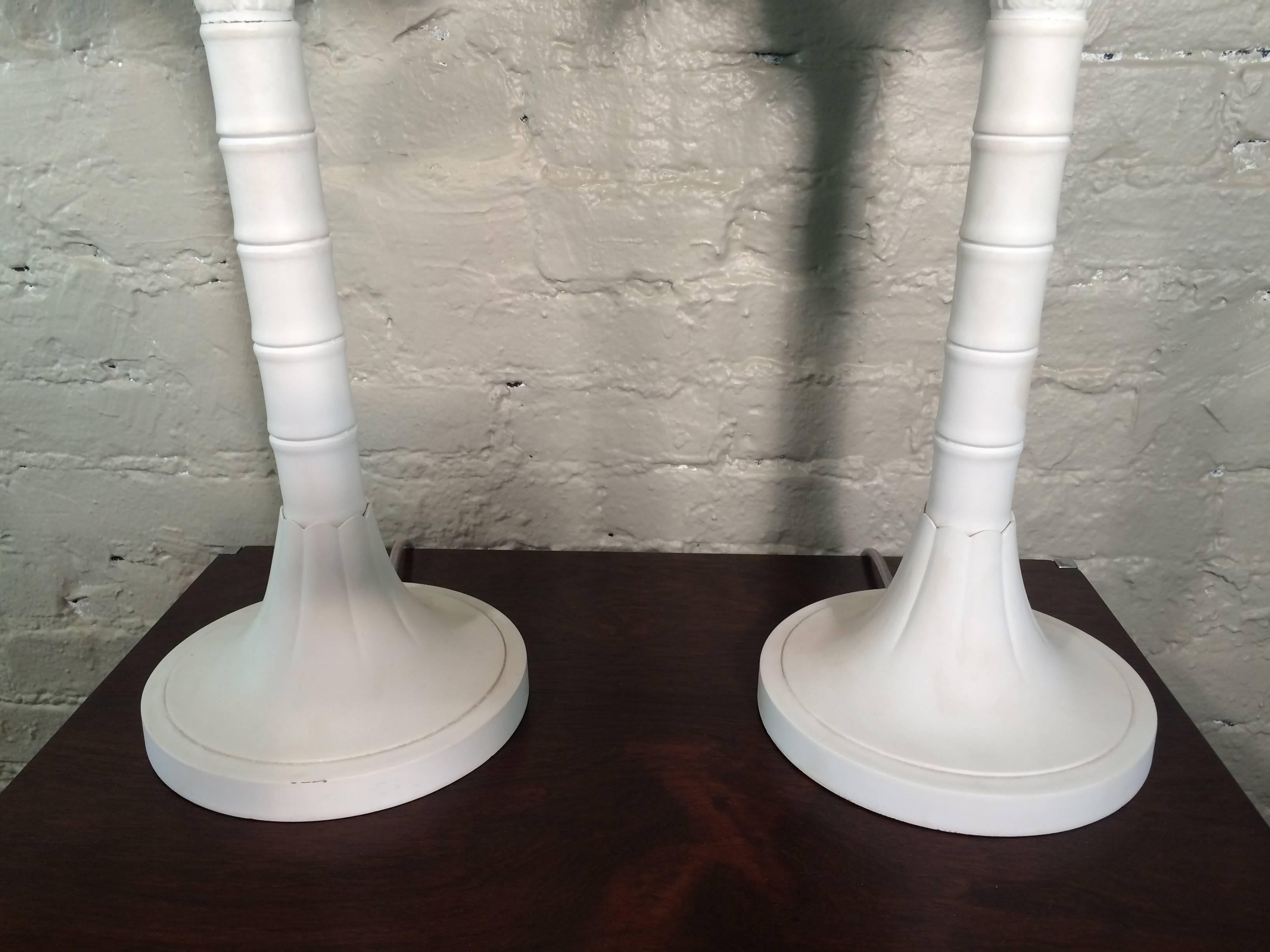 Pair Of Hollywood Regency Cast Metal Palm Motif Table Lamps In Excellent Condition In Brooklyn, NY