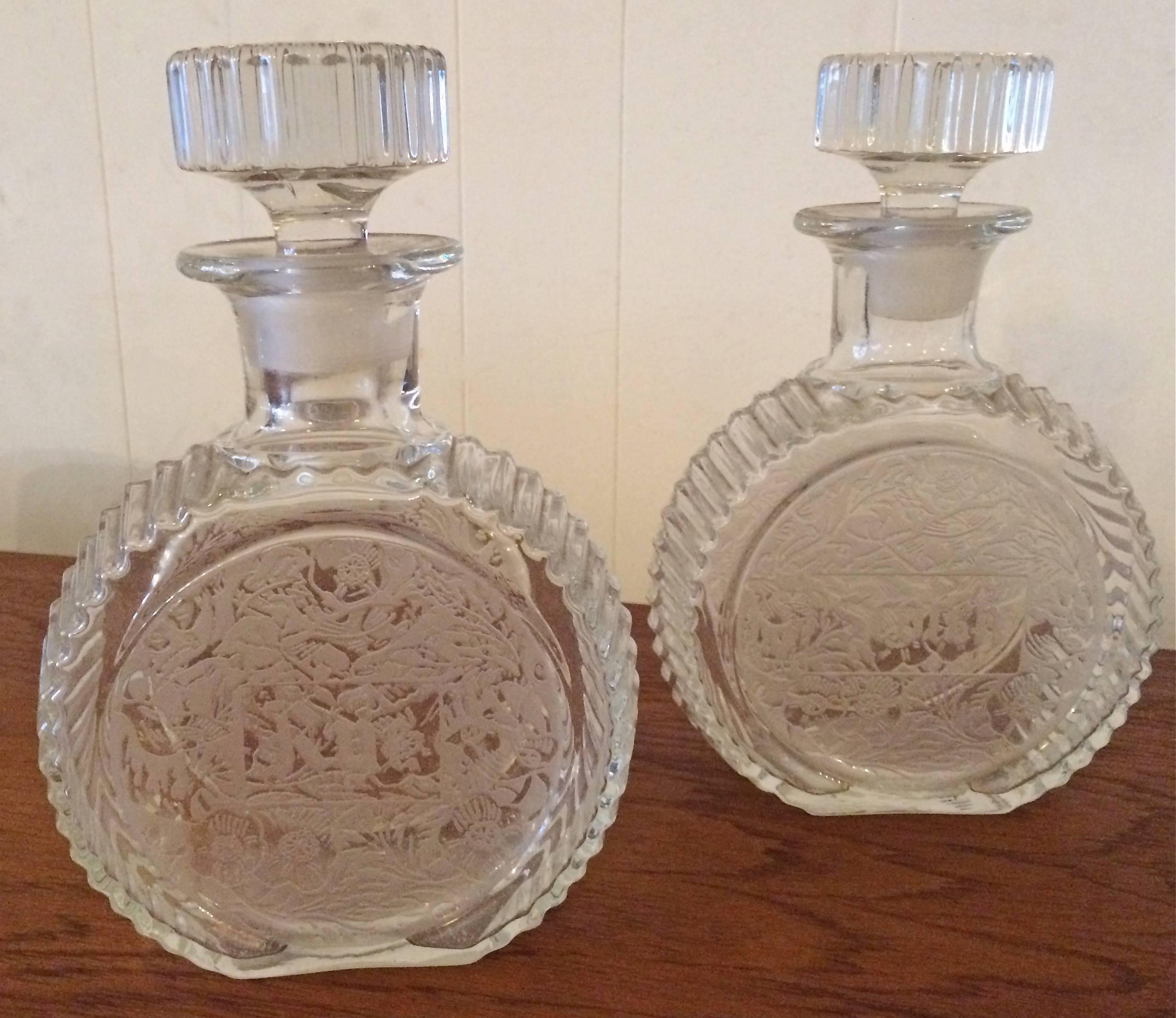 Hollywood Regency Acid Etched Crystal Liquor Tantalus Decanter Set In Good Condition In Brooklyn, NY