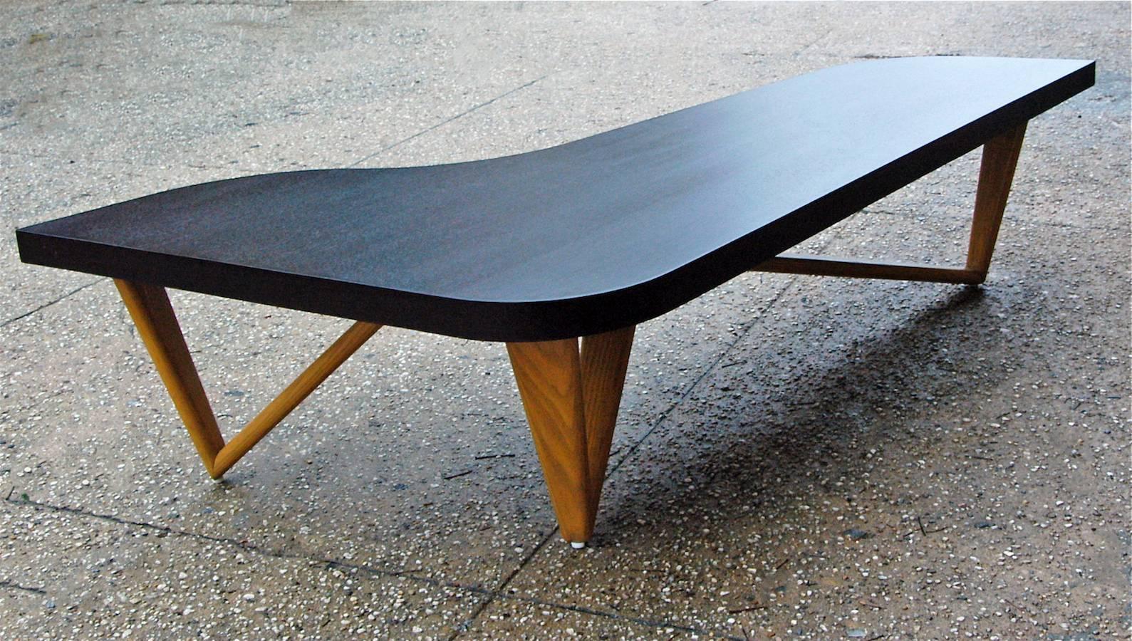 Mid-Century Modern Ebonized Boomerang Coffee Table In Excellent Condition In Brooklyn, NY