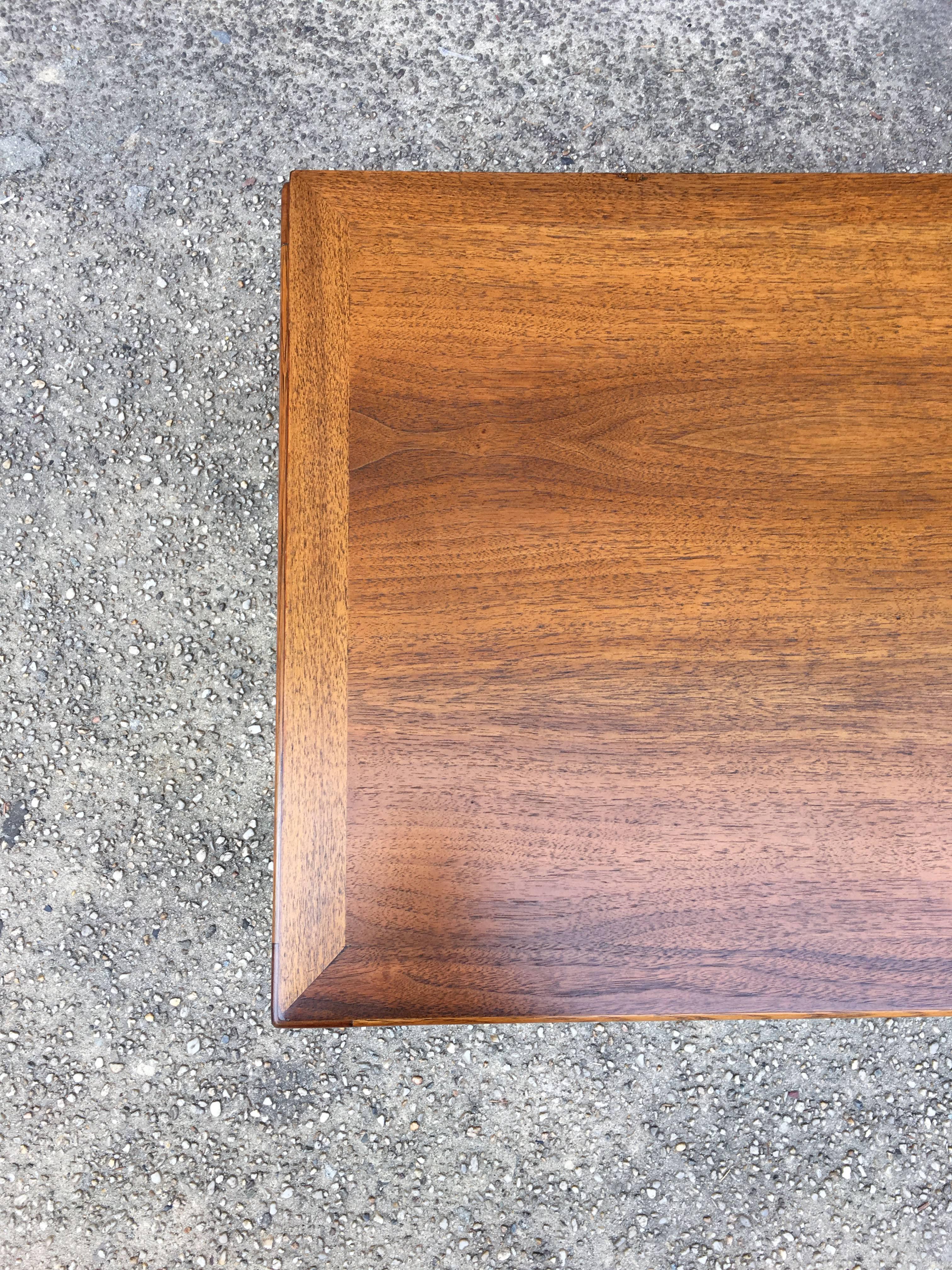 Mid-Century Modern Walnut Coffee Table by Lane at 1stDibs