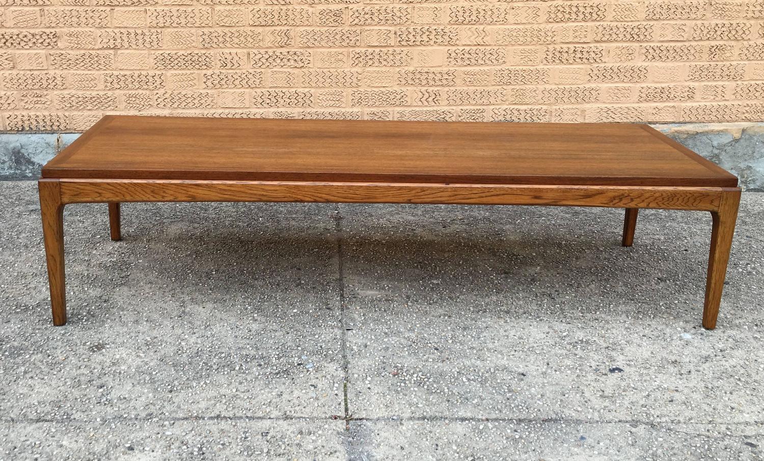 MidCentury Modern Walnut Coffee Table by Lane For Sale at 1stdibs