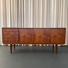 Sideboard im skandinavischen Modern-Stil aus Teakholz von Erling Torvits für Knud Nielsen