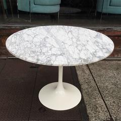 Mid-Century Modern Tulip Base Dining Table with Round Marble Top