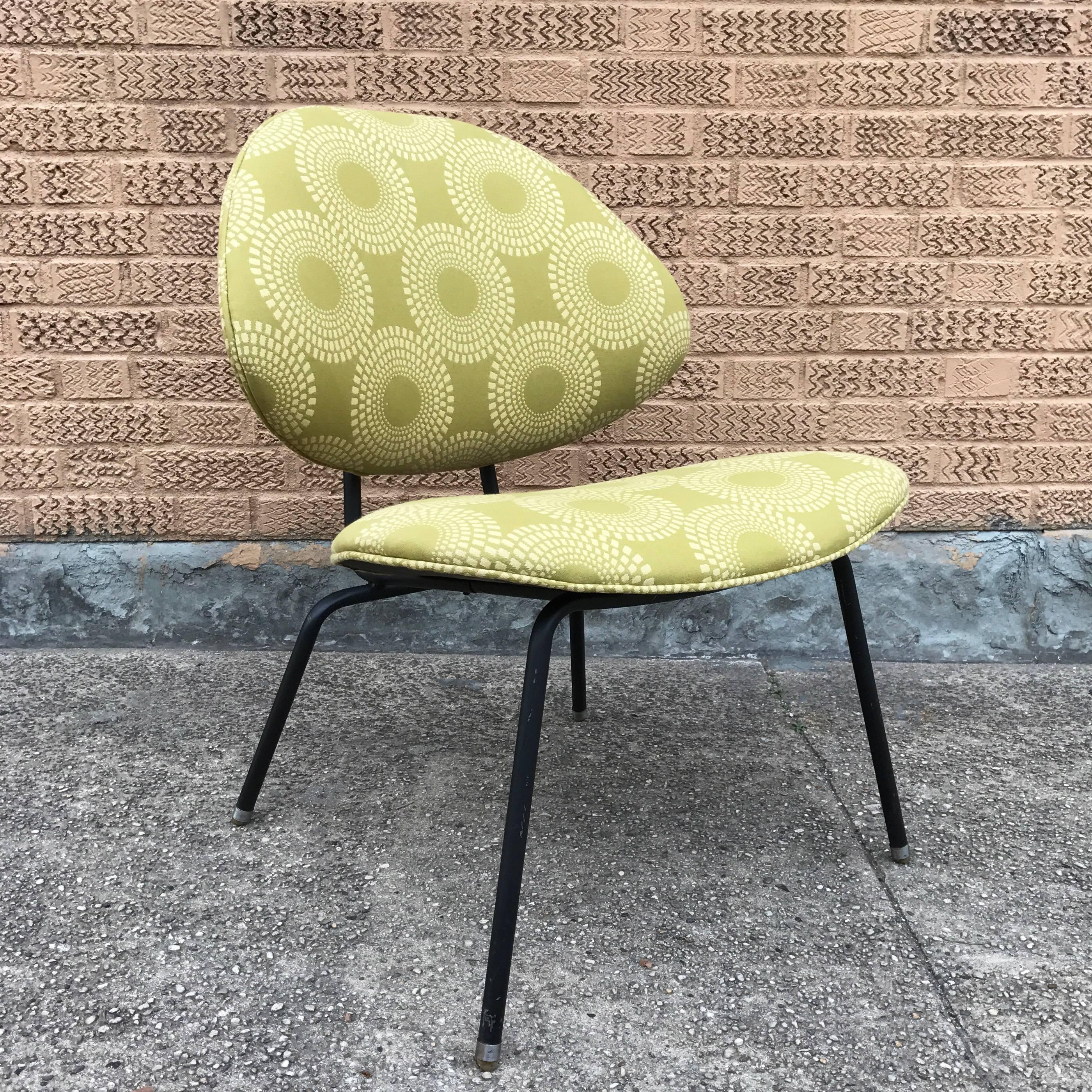 Mid-Century Modern, atomic-age, slipper, lounge chair features a tubular steel frame with newly upholstered, floating seat and back.