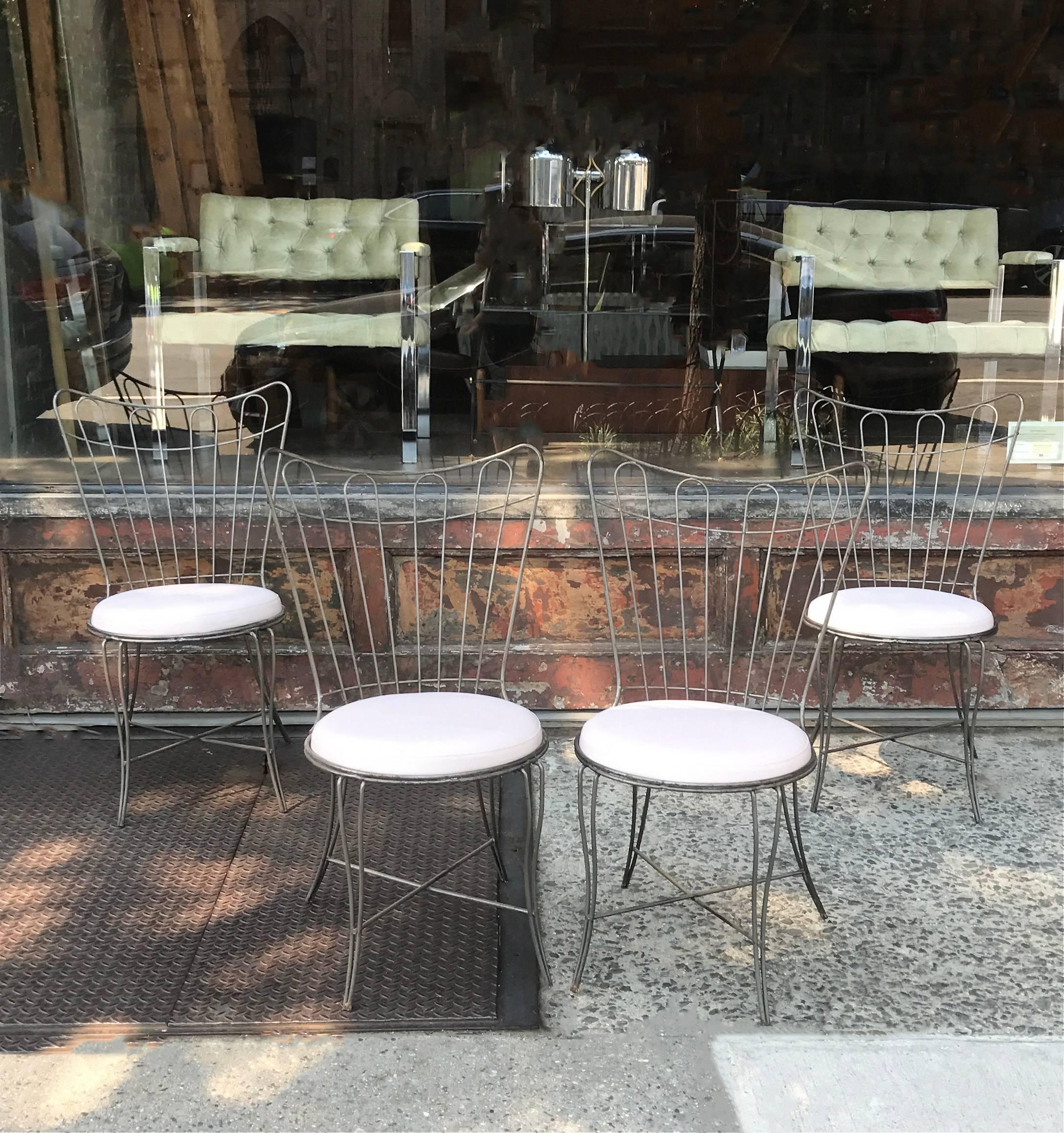 Lovely set of four, brushed steel, wire frame, indoor/outdoor, garden or patio, dining chairs with newly upholstered 16 in diameter seats in blush pink creased vinyl, manufactured by Salterini.
