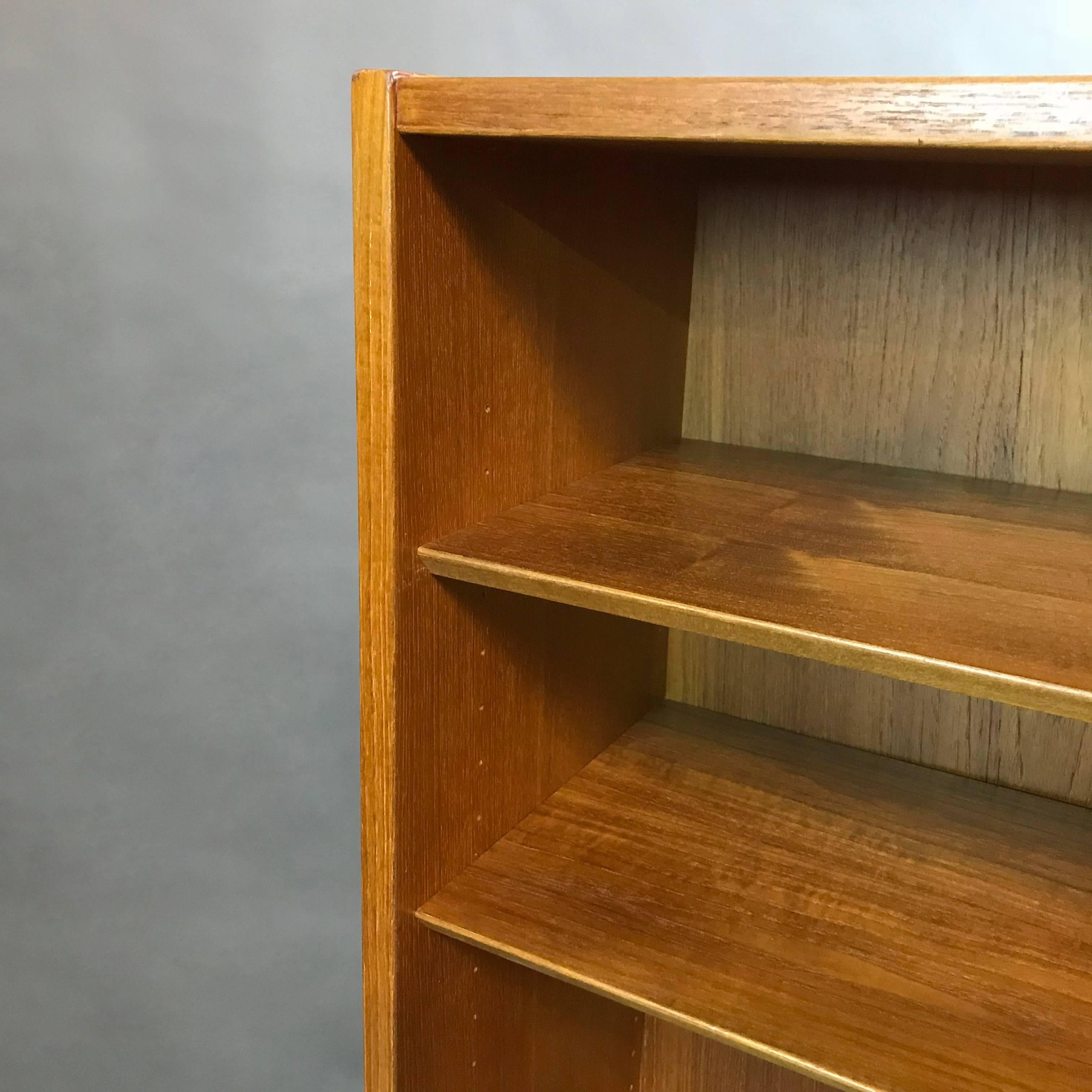 Mid-Century Modern Teak Book Case In Excellent Condition In Brooklyn, NY