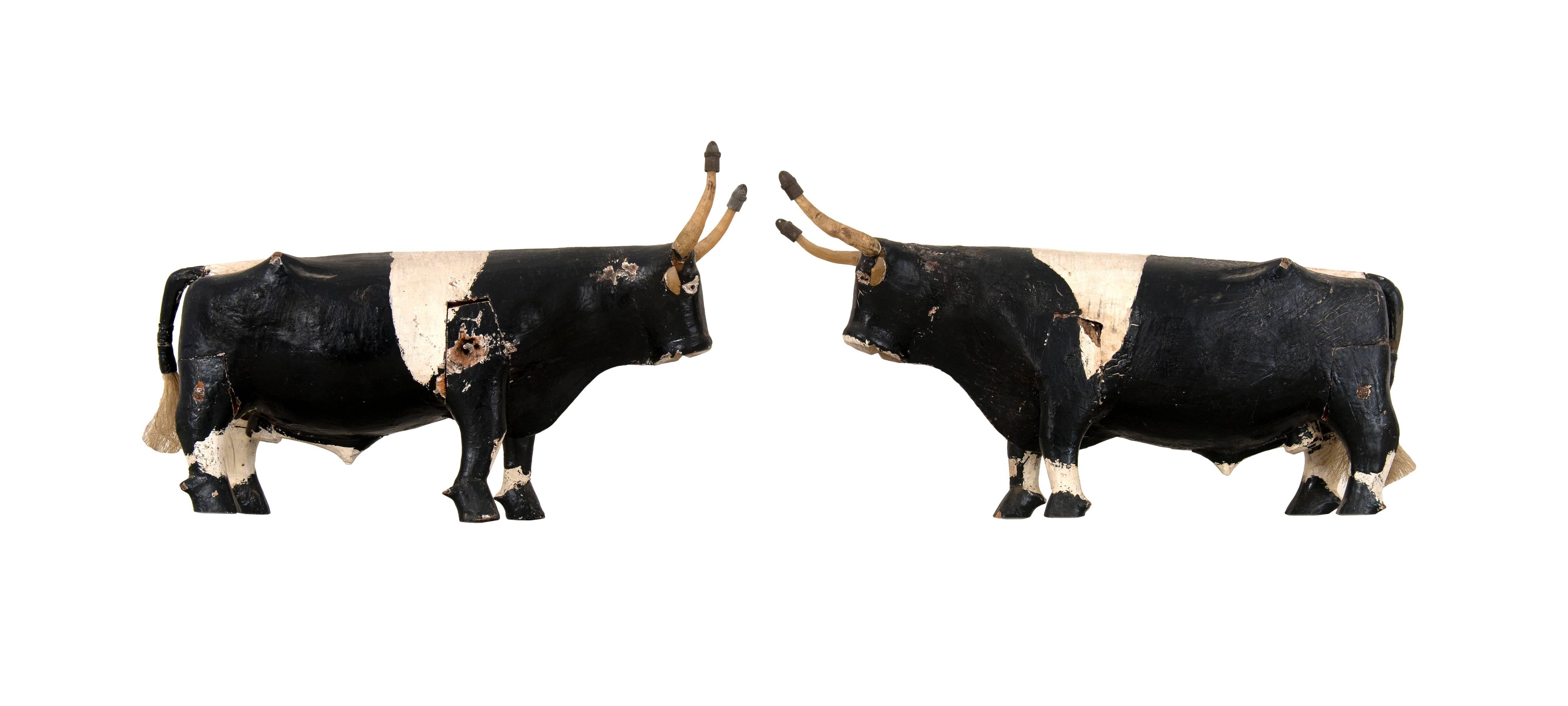 Pair of Carved Folk Art Steers In Excellent Condition In New Haven, CT