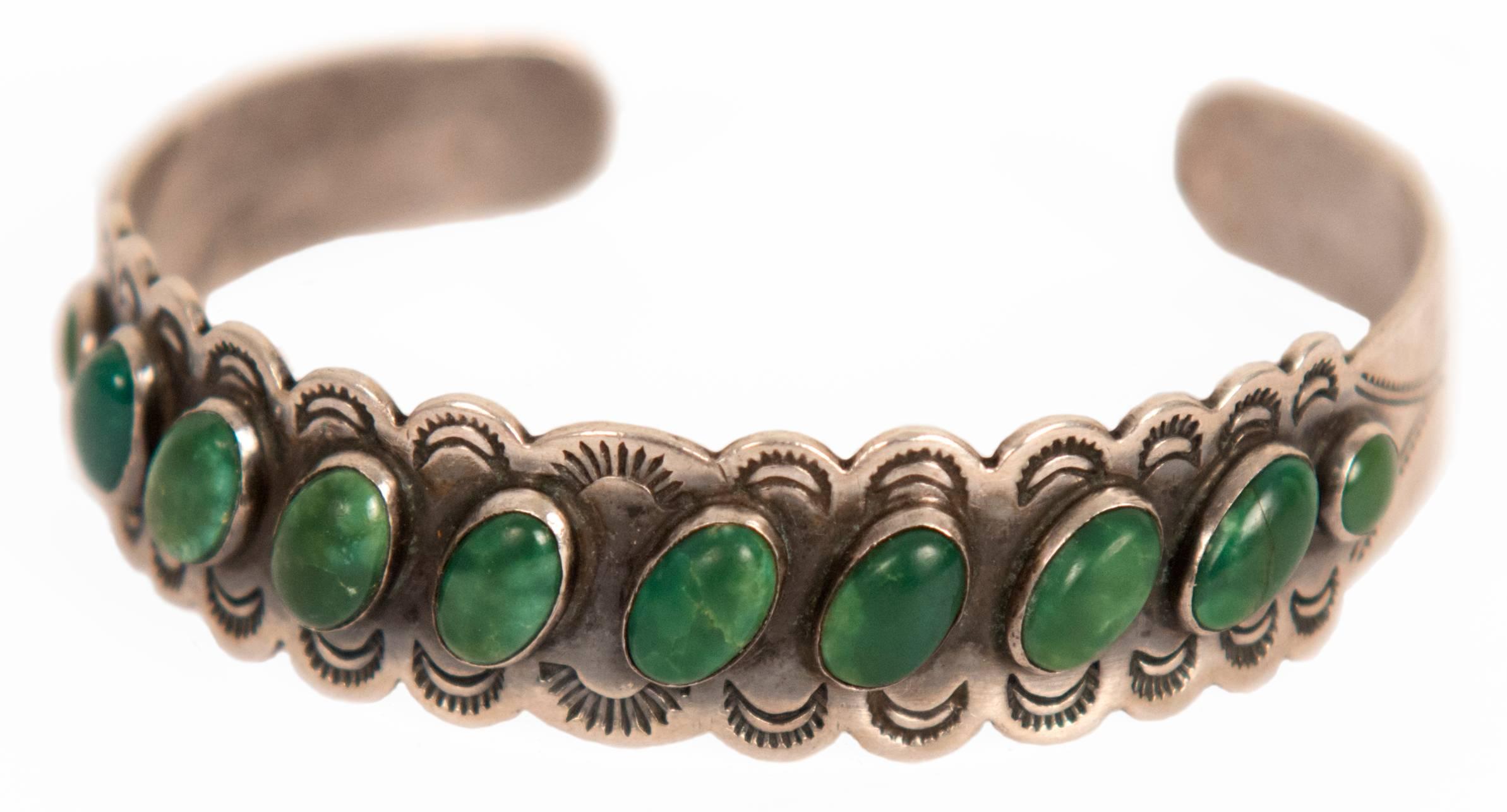 Nice silver Navajo bracelet, circa 1940.
Excellent condition.