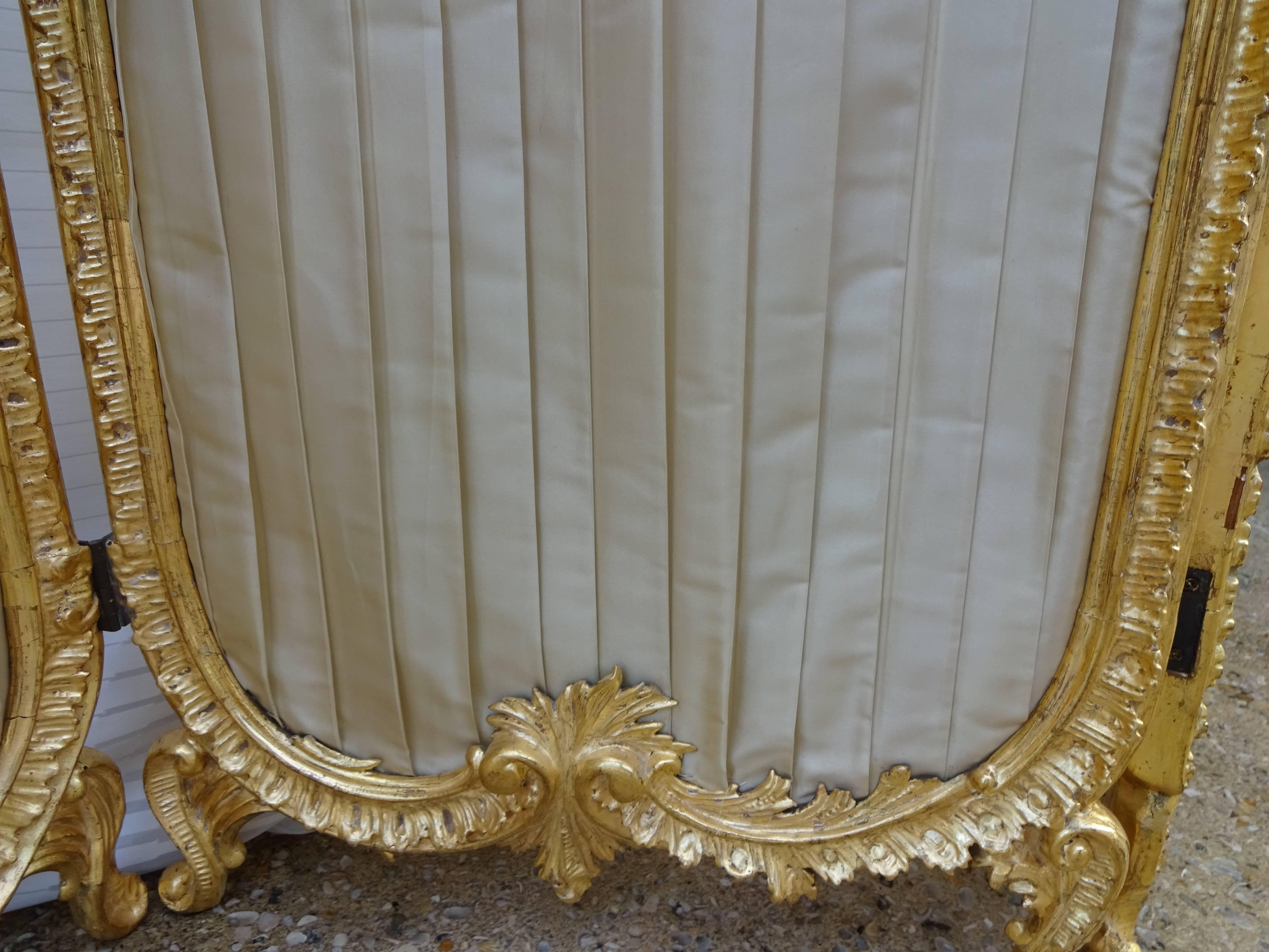 Fire Screen, Louis XV, Rocaille, Gilt Carved Wood For Sale 2