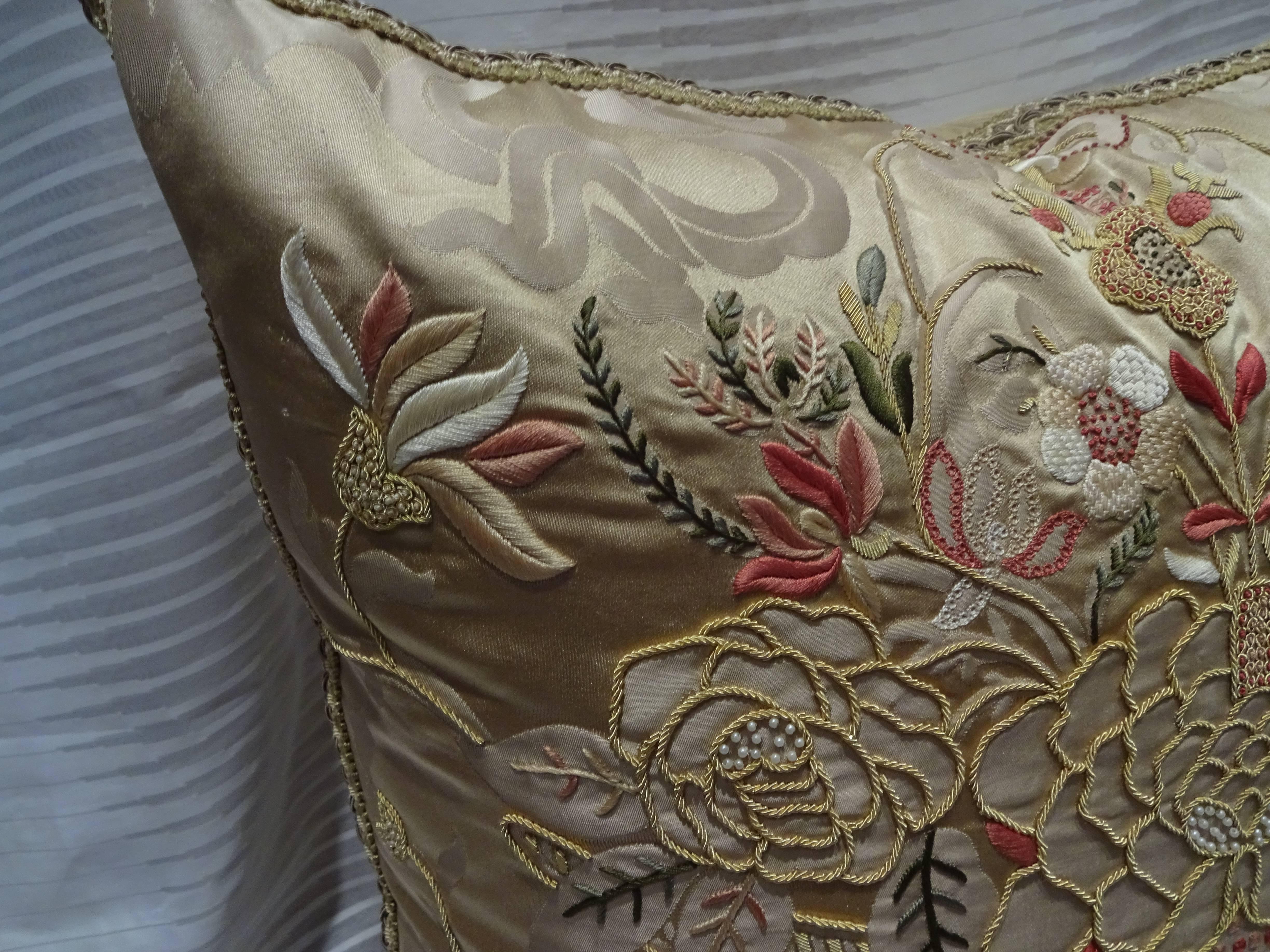 LUXURIOUS EMBROIDERED PILLOW - HONEY COLOR.
Scalamandre fabric Front, Multi Color Embroidery over Honey Silk Damask.
Heavy silk twill fabric Back.
Large embroidered braid trimming.
Size : 22