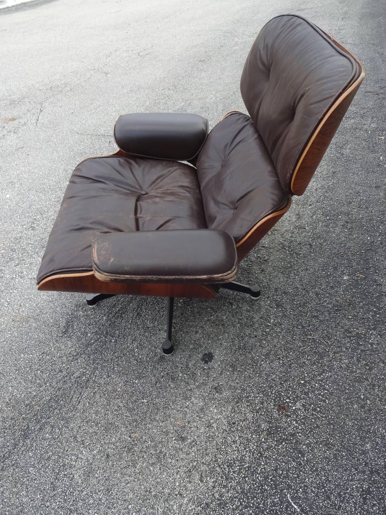 Charles Eames lounge chair # 670 (no ottoman)
1st generation released in 1956
Original model bought at 