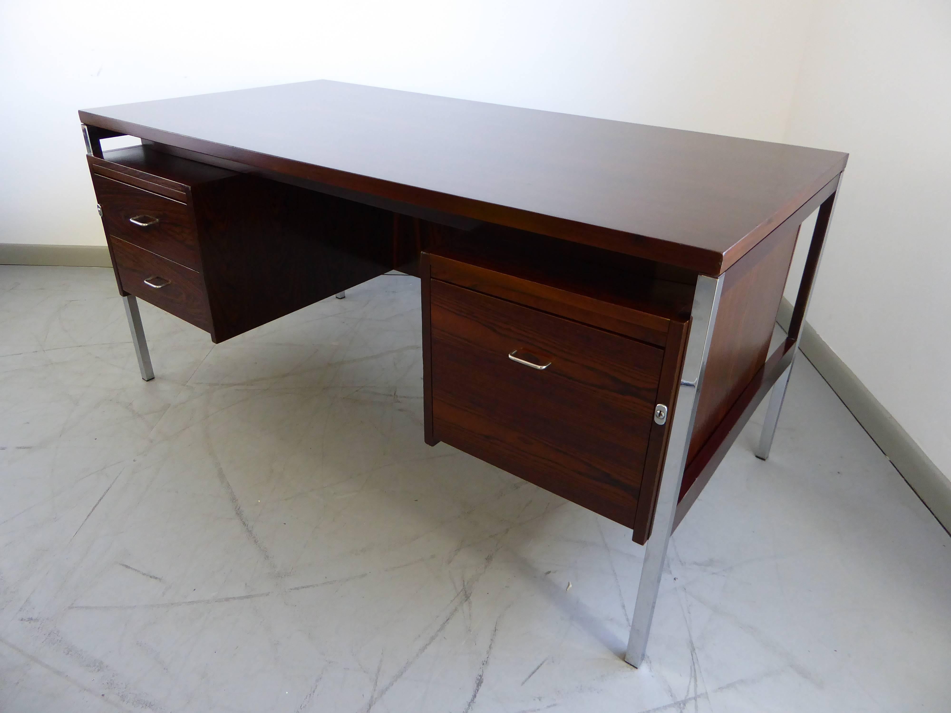 Rare and stunning jacaranda and steel desk by Moveis Cimo, Brazil, 1960s. 

In the style of Jorge Zalszupin, Kai Kristiansen.
