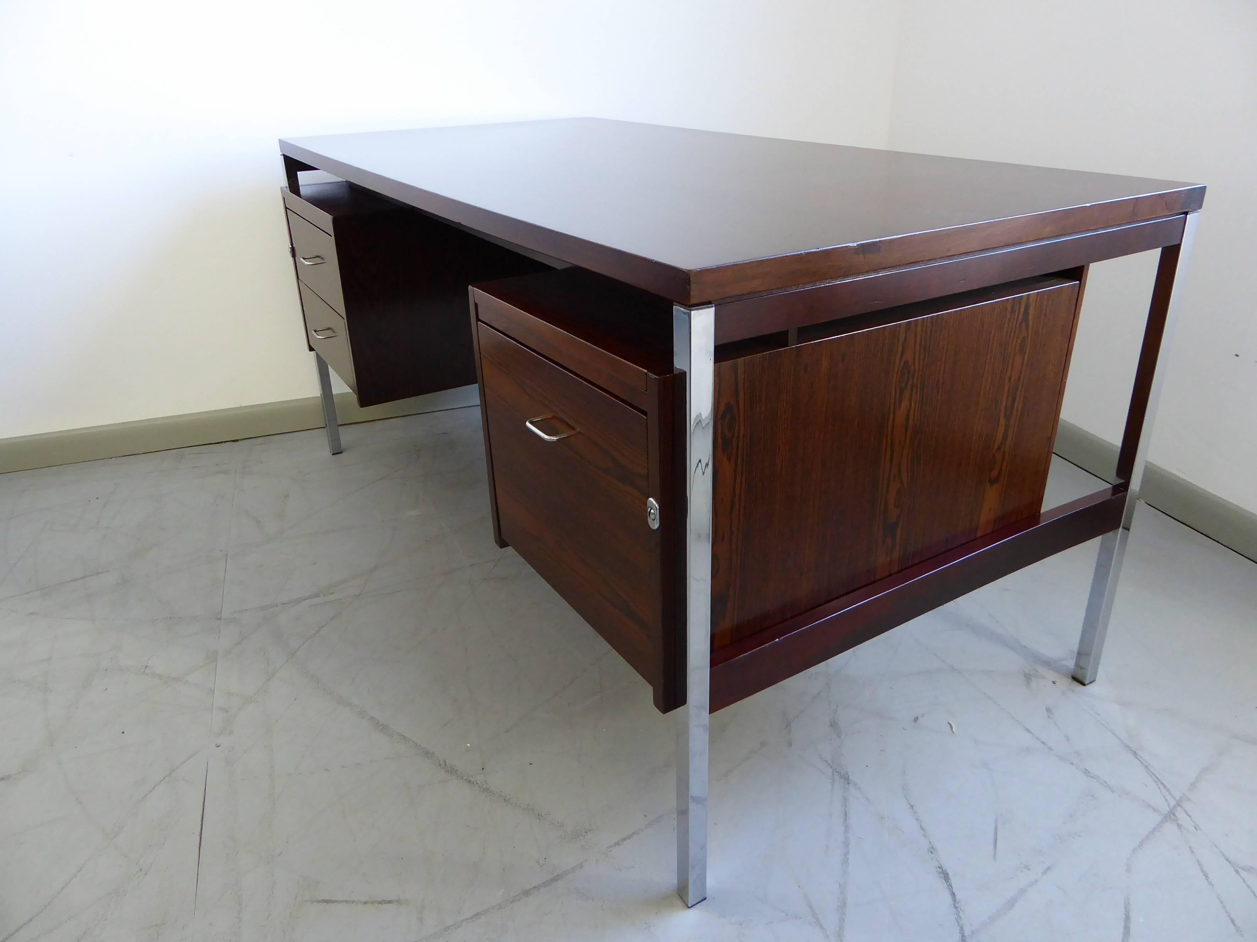 Rare Brazilian Rosewood and Steel Desk by Moveis Cimo, 1960s 2