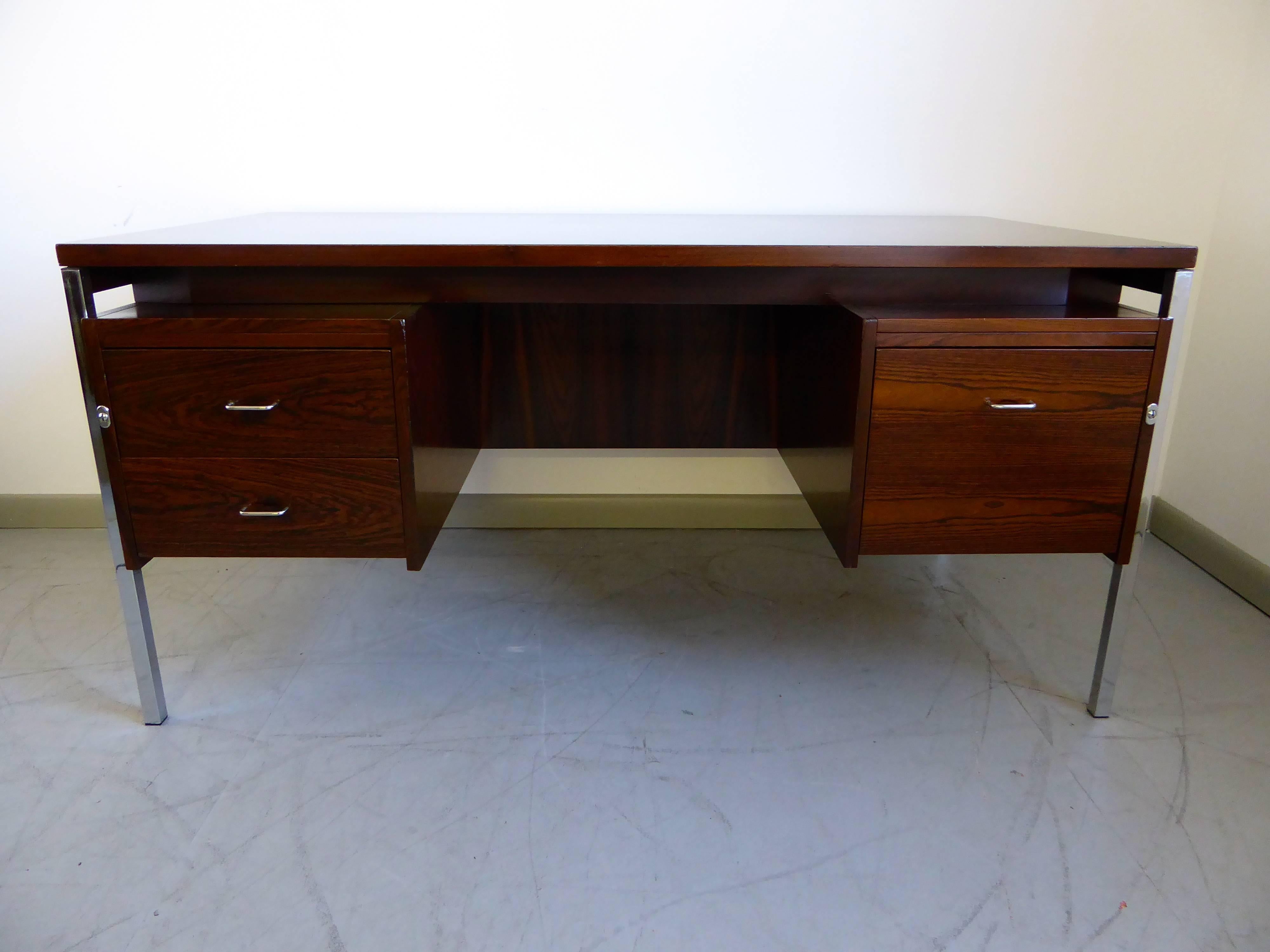 Mid-Century Modern Rare Brazilian Rosewood and Steel Desk by Moveis Cimo, 1960s