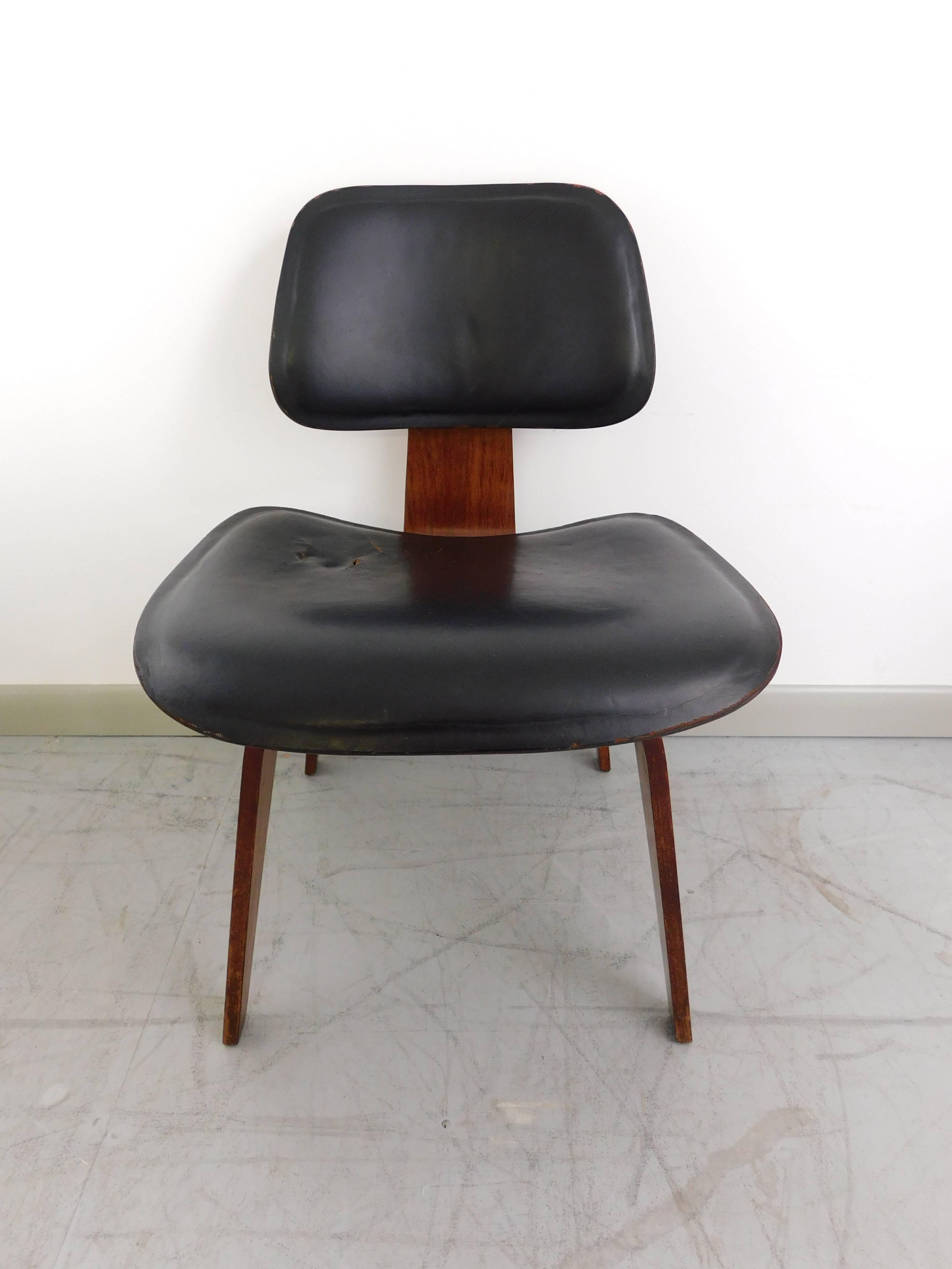 Custom order leather DCW Chair by Charles and Ray Eames for Herman Miller, 1950s In Good Condition In Southampton, NJ