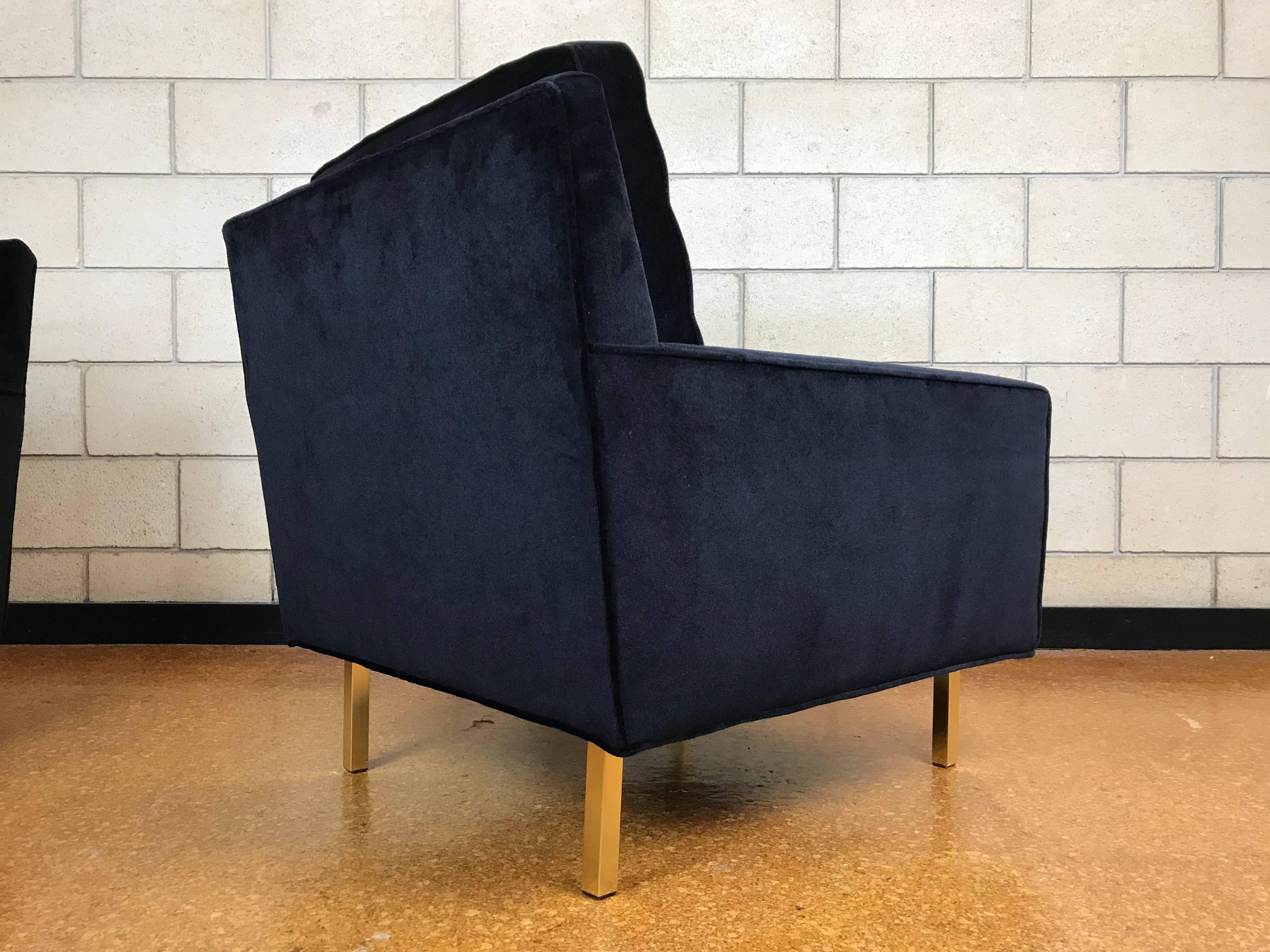 Pair of Mid-Century Modern Tuxedo Lounge Chairs in Black Velvet with Brass Legs 1