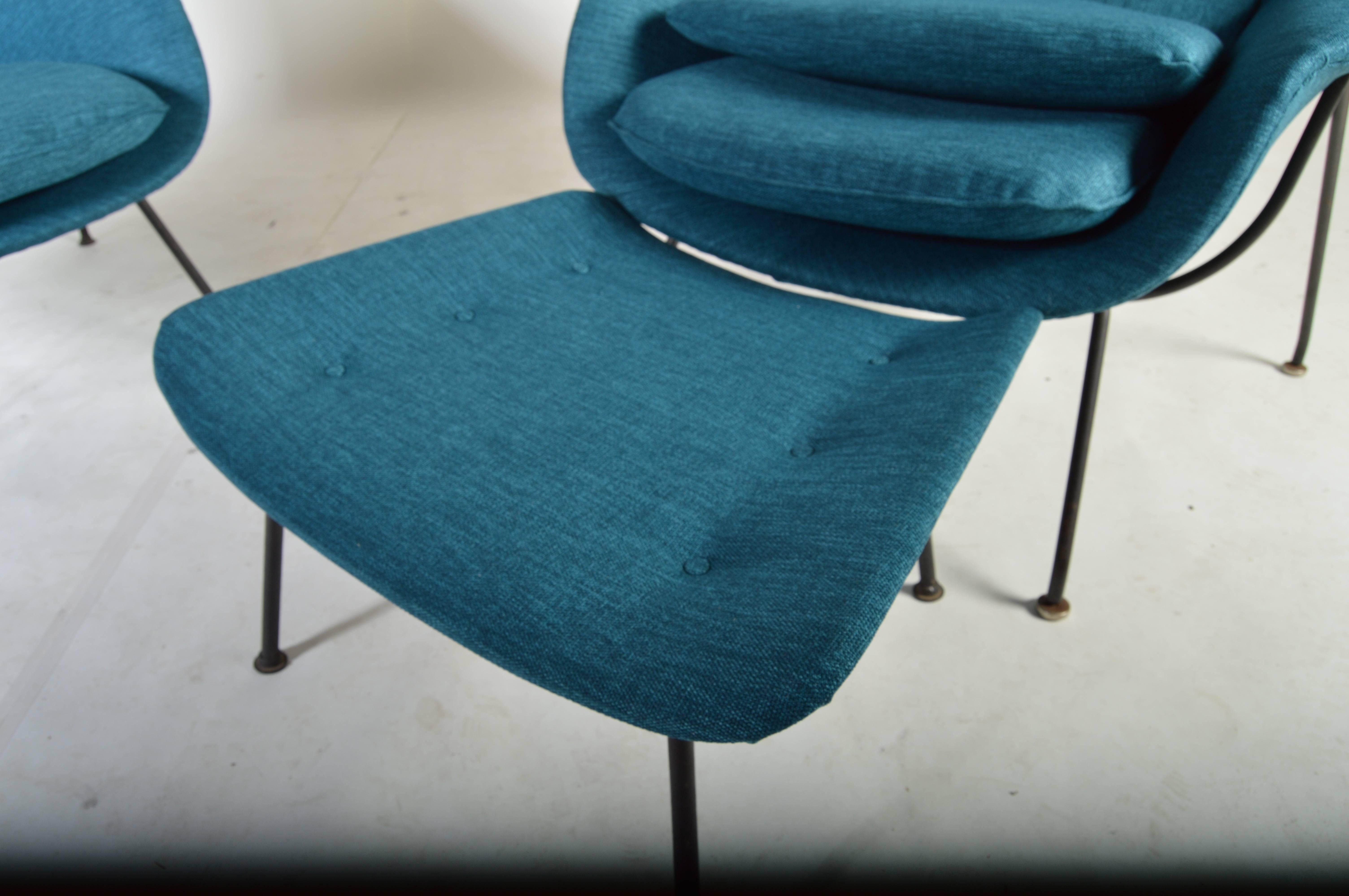 Mid-Century Modern Early 1950s Pair of Eero Saarinen Womb Chairs with Ottoman for Knoll