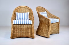 Stühle aus geflochtenem Rattan im Küstenstil nach Michael Taylor / Blau-weiße Streifen