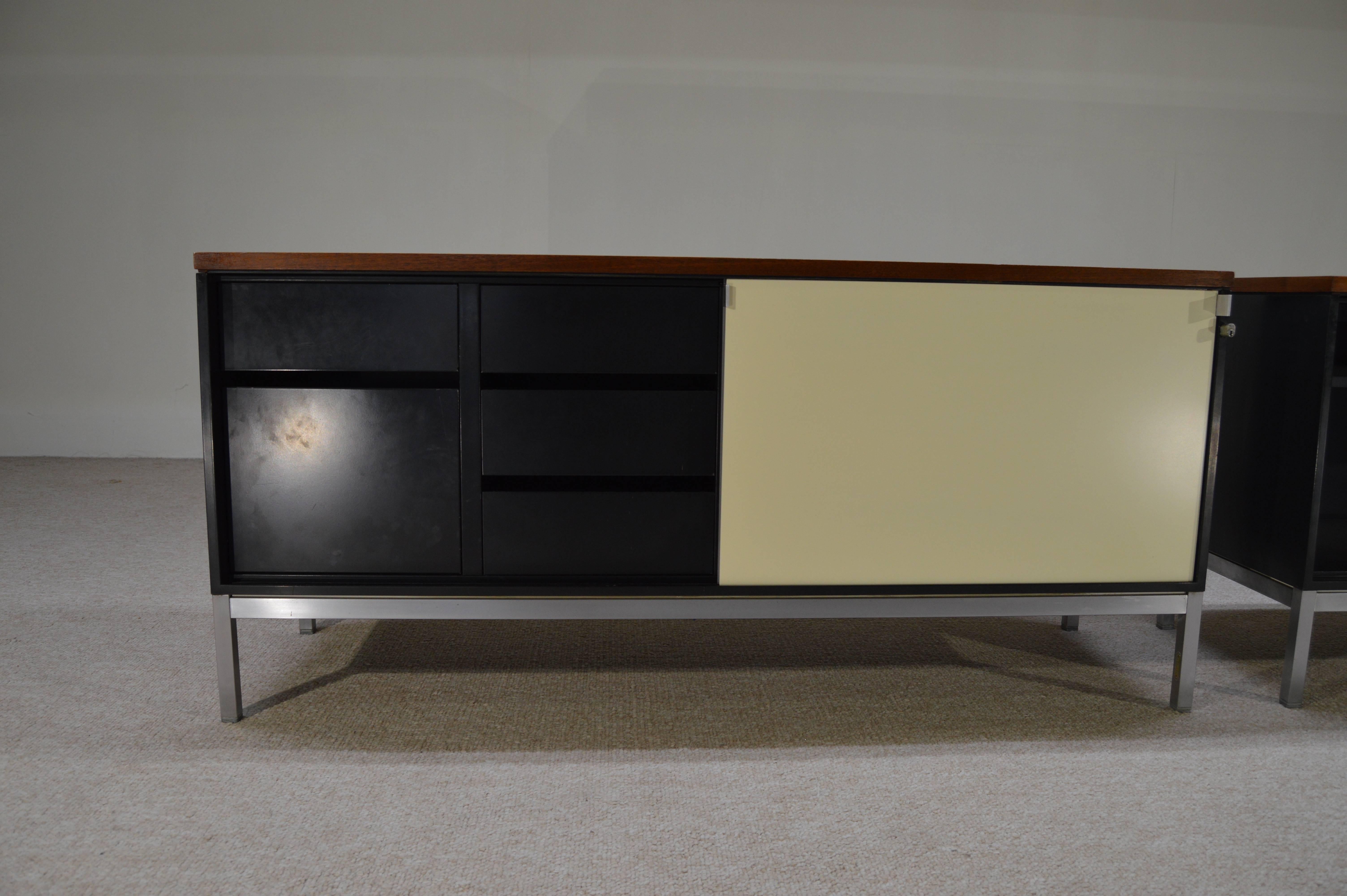 Stunning Pair of Mid-Century Retro Office Cabinets by Art Metal for Knoll Int. In Good Condition In Southampton, NJ