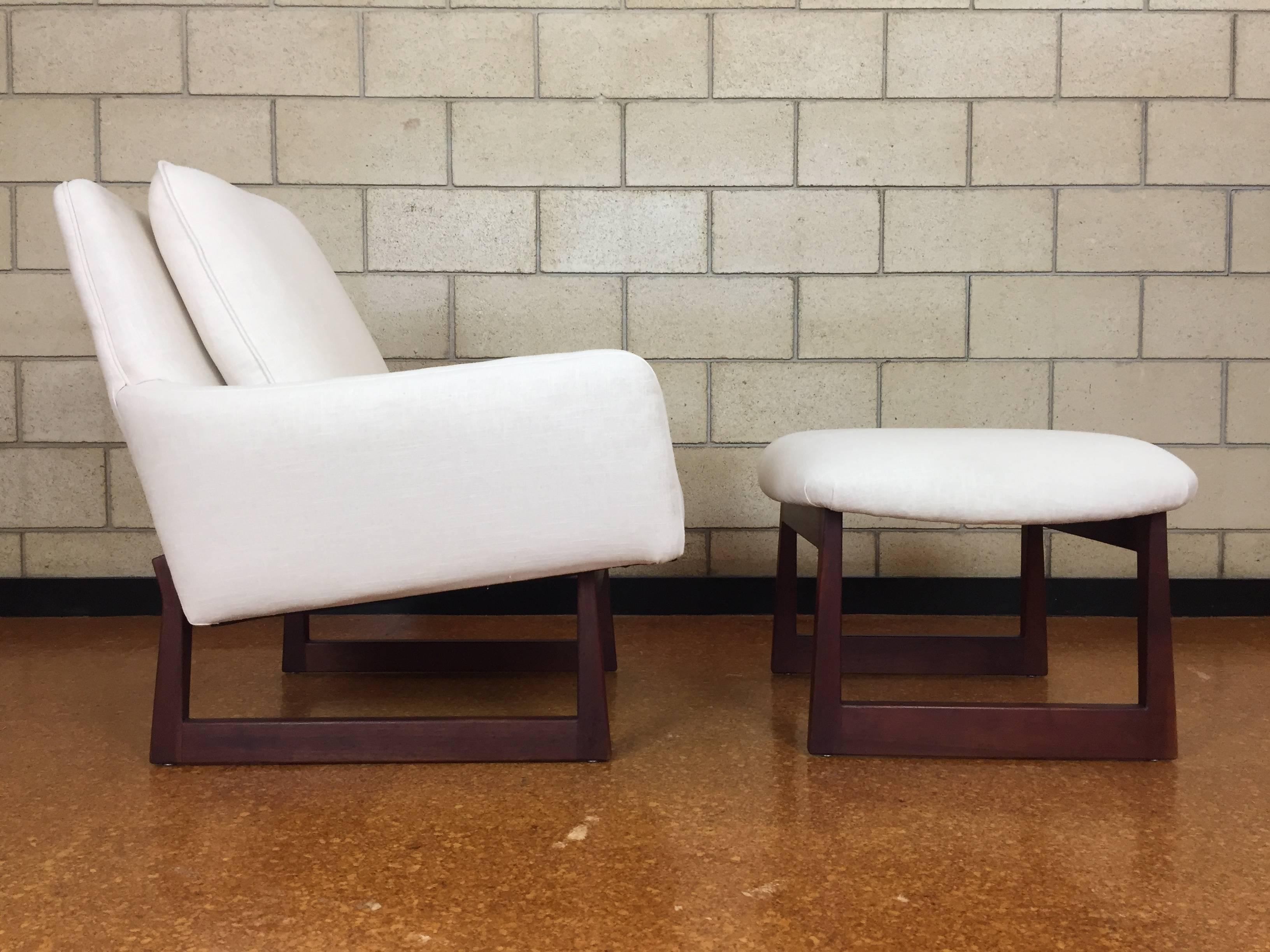 Mid-Century Modern Stunning Jens Risom Lounge Chair and Ottoman Reupholstered in Cream Linen
