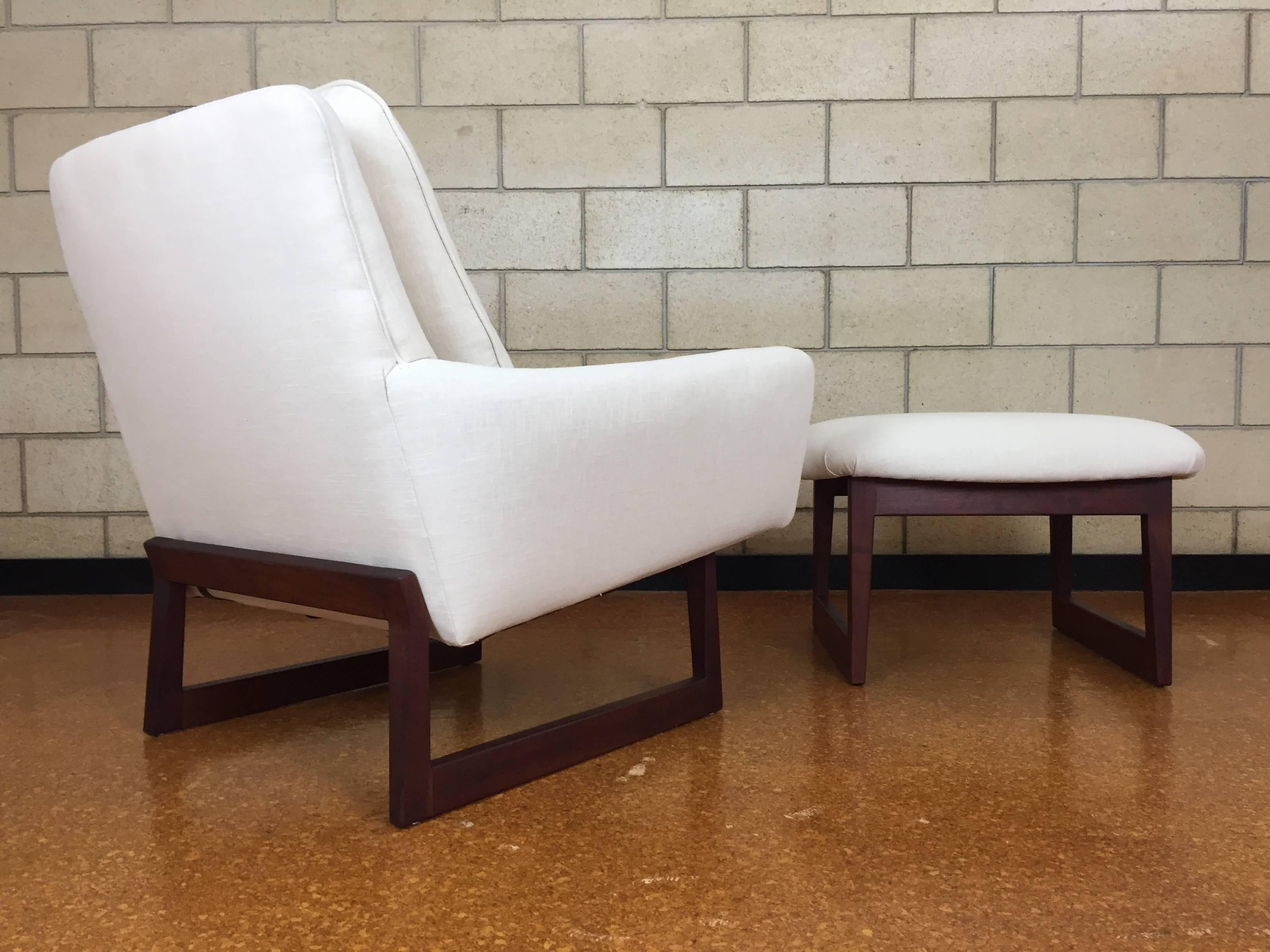 Jens Risom lounge chair and ottoman, reupholstered in cream linen, new cushions and straps. Walnut base.
A beautiful stand out set that will be the focal point of any room. 
Please request for a reduced shipping cost for Northeast delivery.