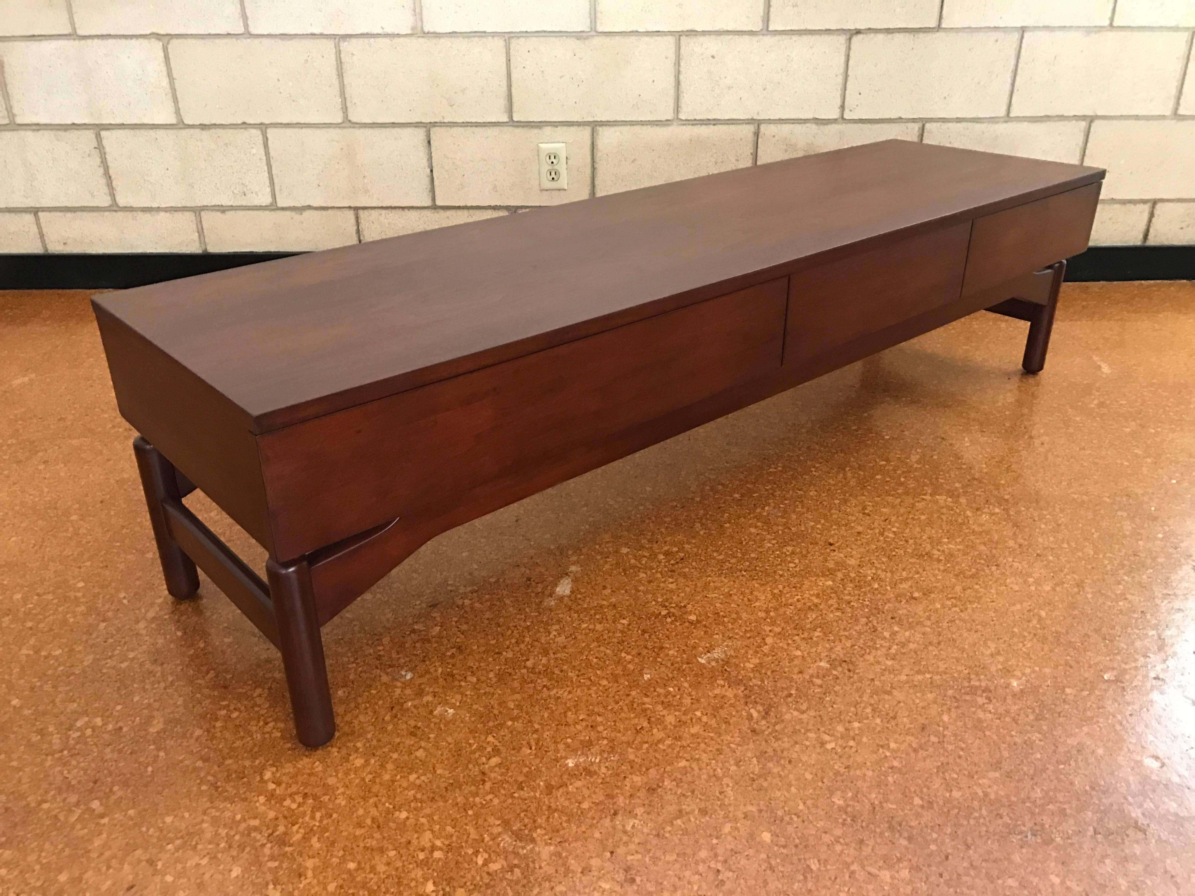 Low console, bench or coffee table by Greta Grossman for Glenn of California in walnut. 

Refinished. Measures: 64.5" wide x 16" tall x 17.5" deep.
 